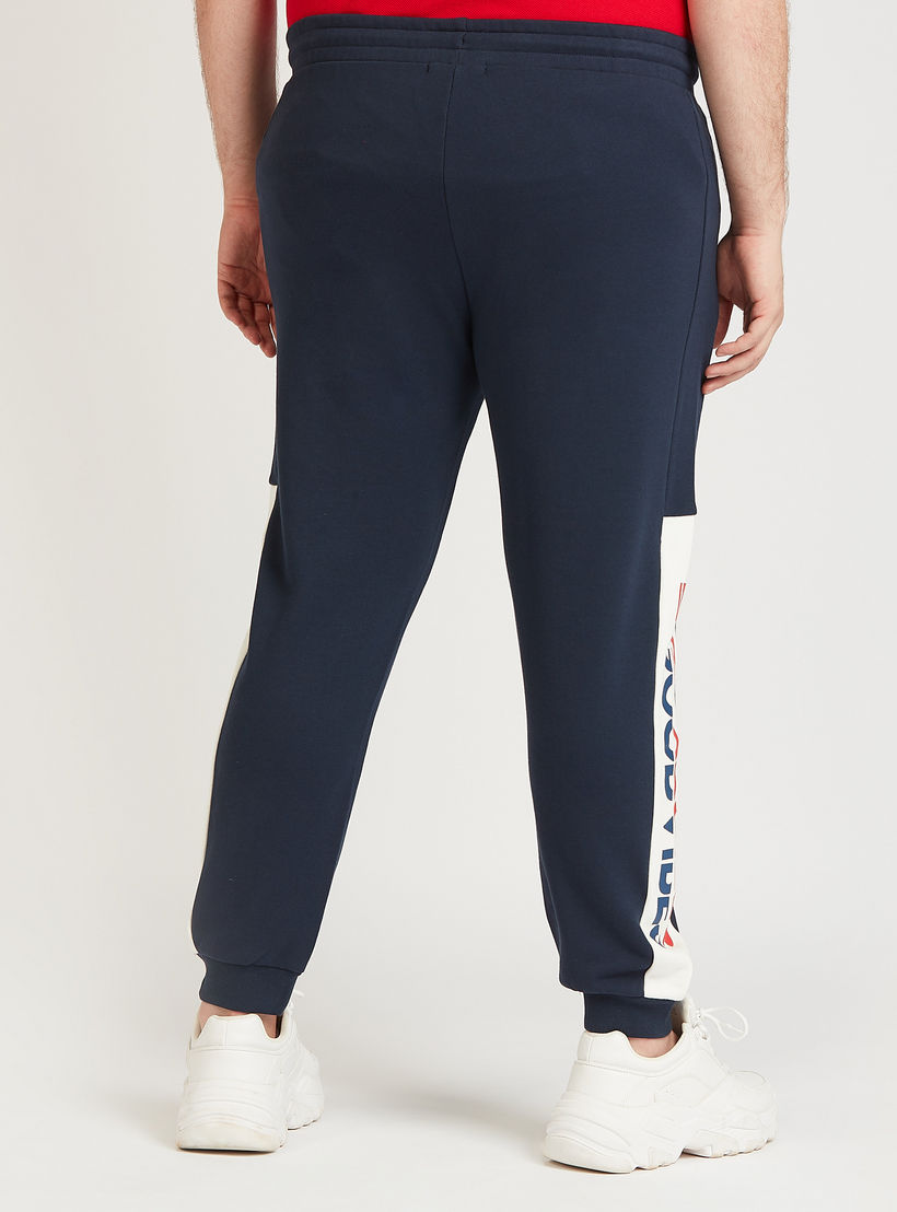 بنطلون رياضي طويل سادة بخصر متوسّط الارتفاع ورباط إغلاق وجيوب-men-clothing-bottoms-joggers-image-2