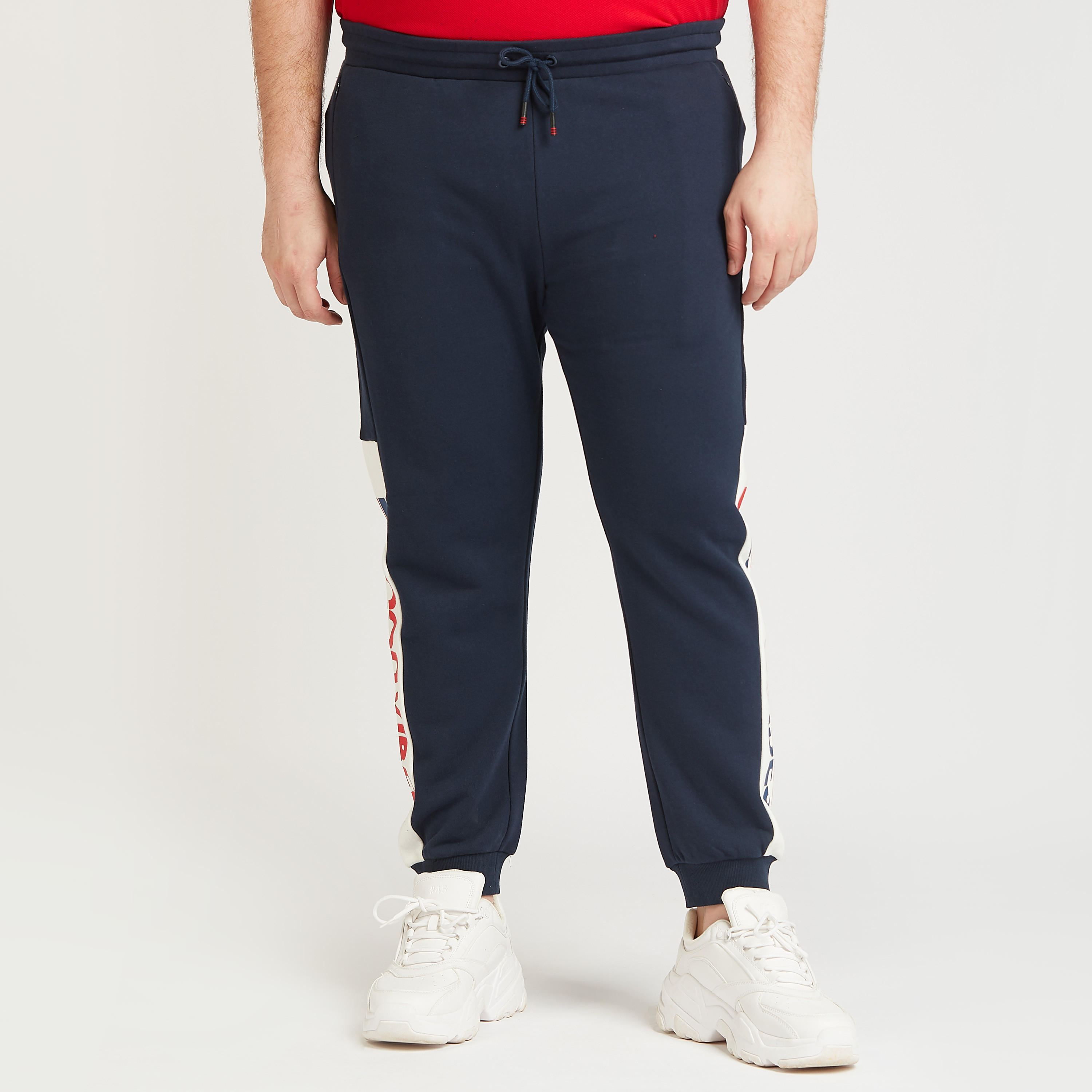 بنطلون رياضي طويل سادة بخصر متوسّط الارتفاع ورباط إغلاق وجيوب-men-clothing-bottoms-joggers-image-1