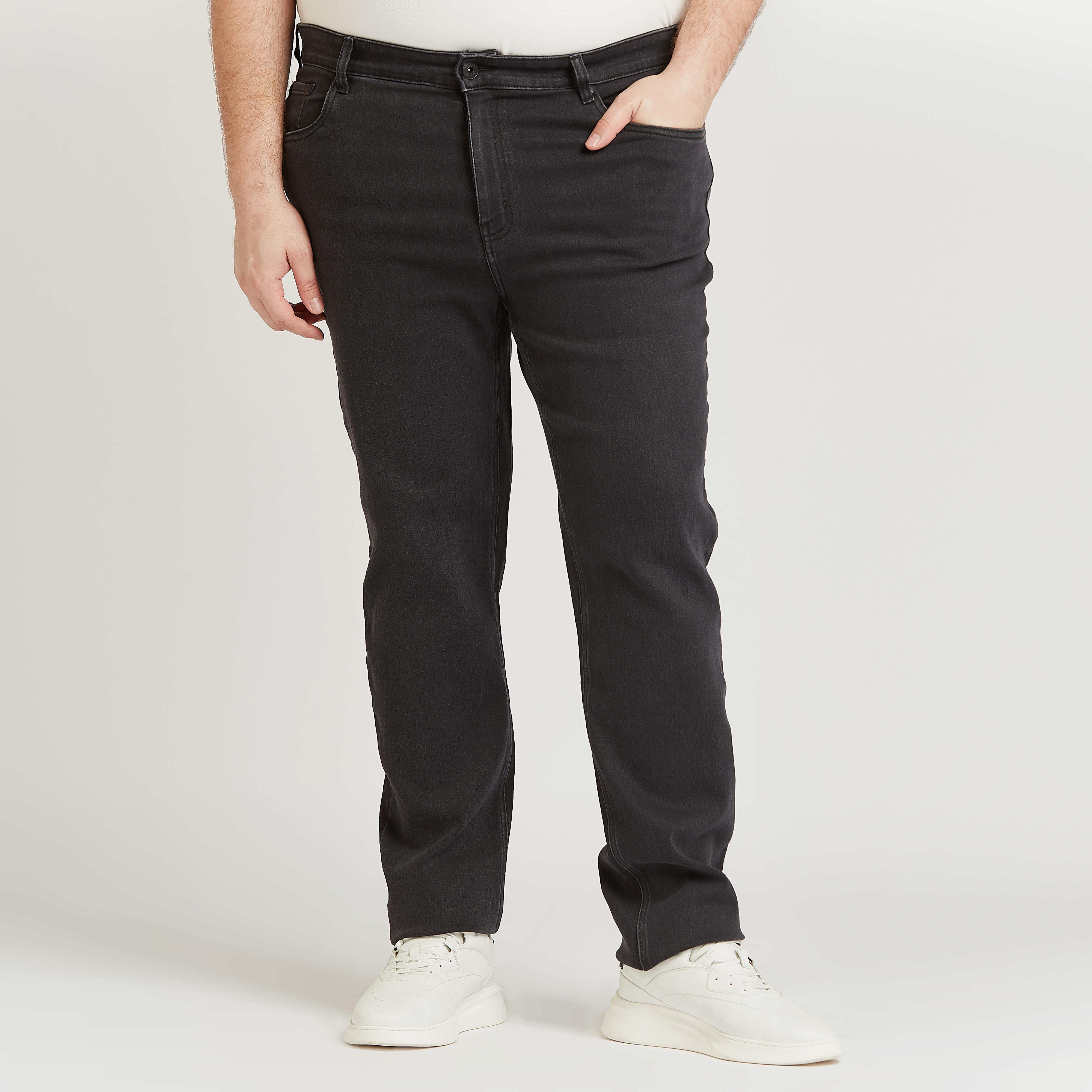 بنطلون جينز سادة بخصر متوسط الارتفاع وجيوب وعراوي-men-clothing-bottoms-jeans-image-1