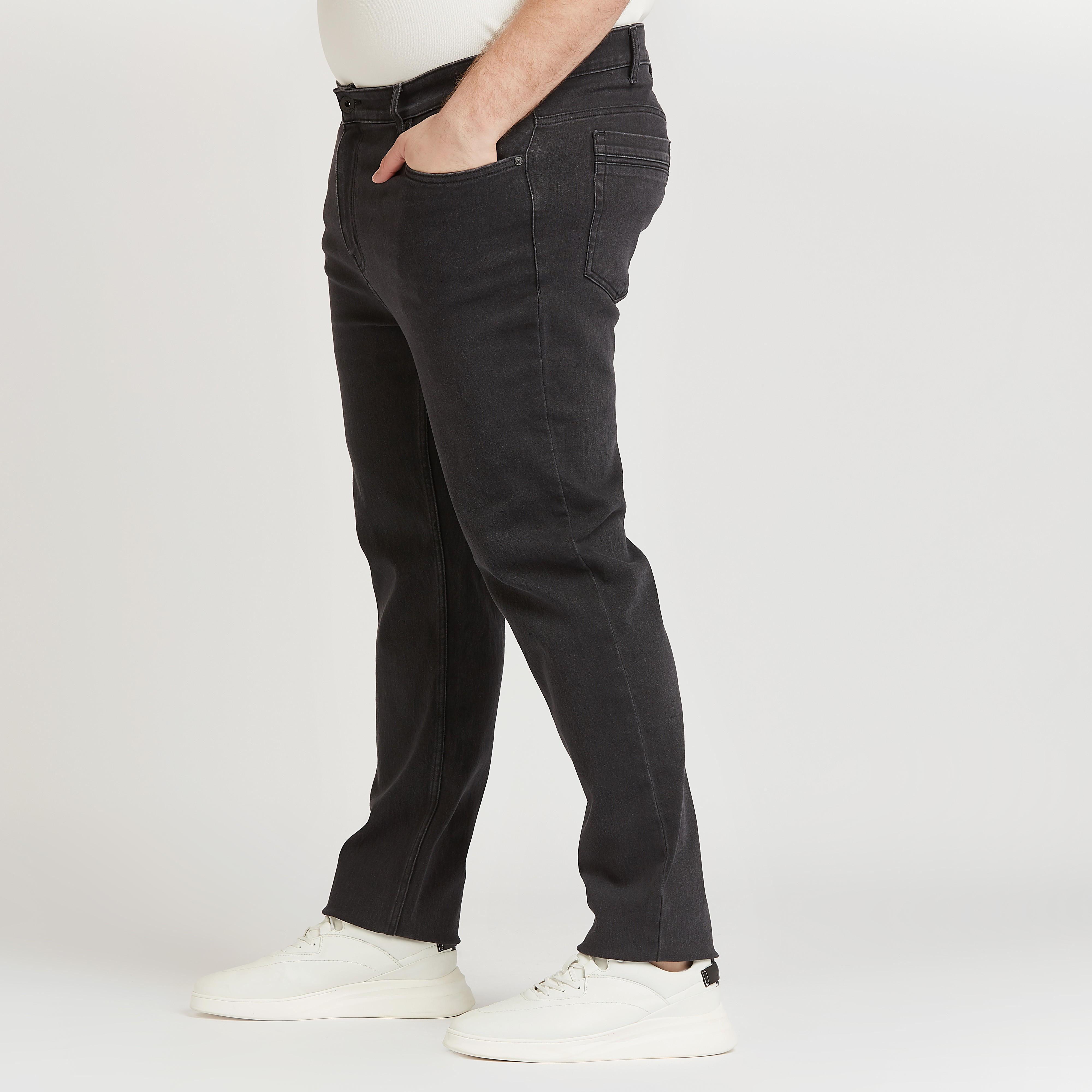 بنطلون جينز سادة بخصر متوسط الارتفاع وجيوب وعراوي-men-clothing-bottoms-jeans-image-3