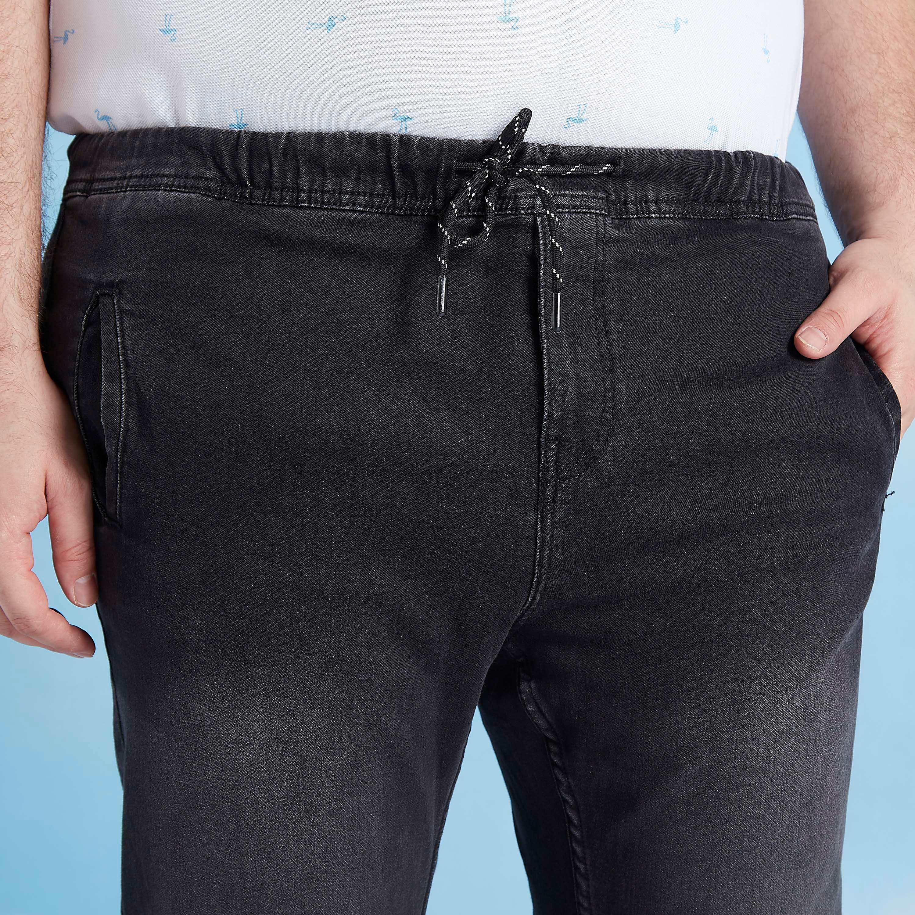 بنطلون جينز دنيم طويل بتفاصيل جيوب ورباط-men-clothing-bottoms-joggers-image-3