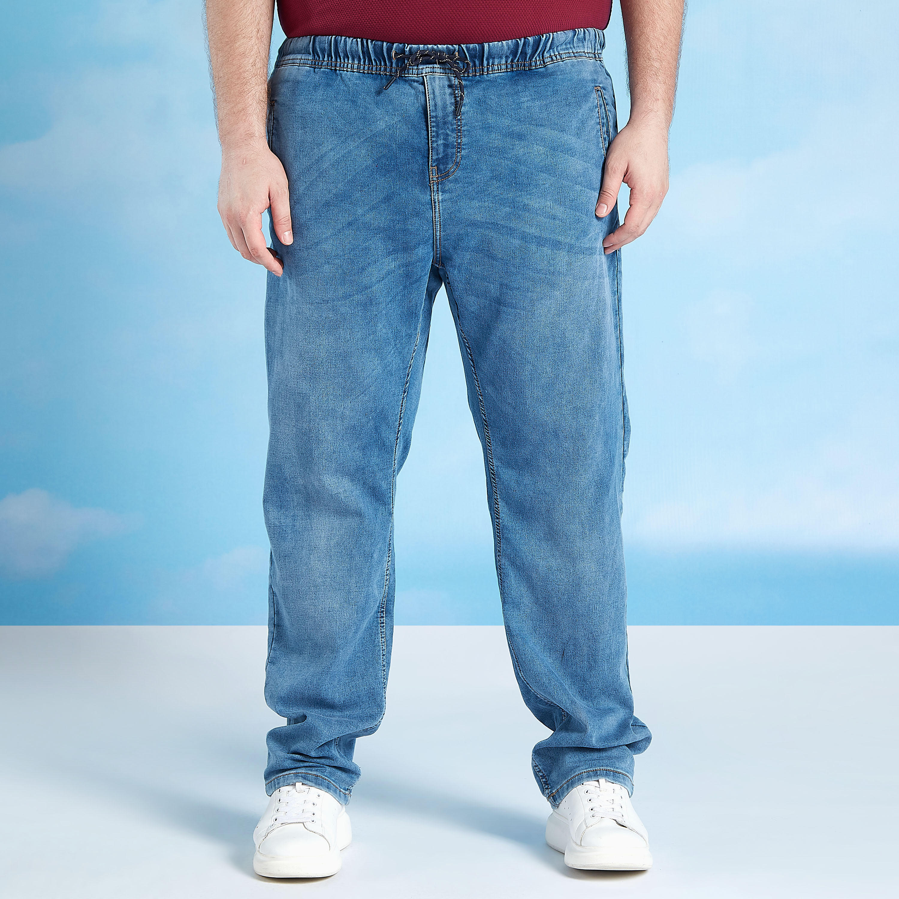 بنطلون جينز سادة بجيوب وخصر مطّاطي متوسّط الإرتفاع-men-clothing-bottoms-jeans-image-1