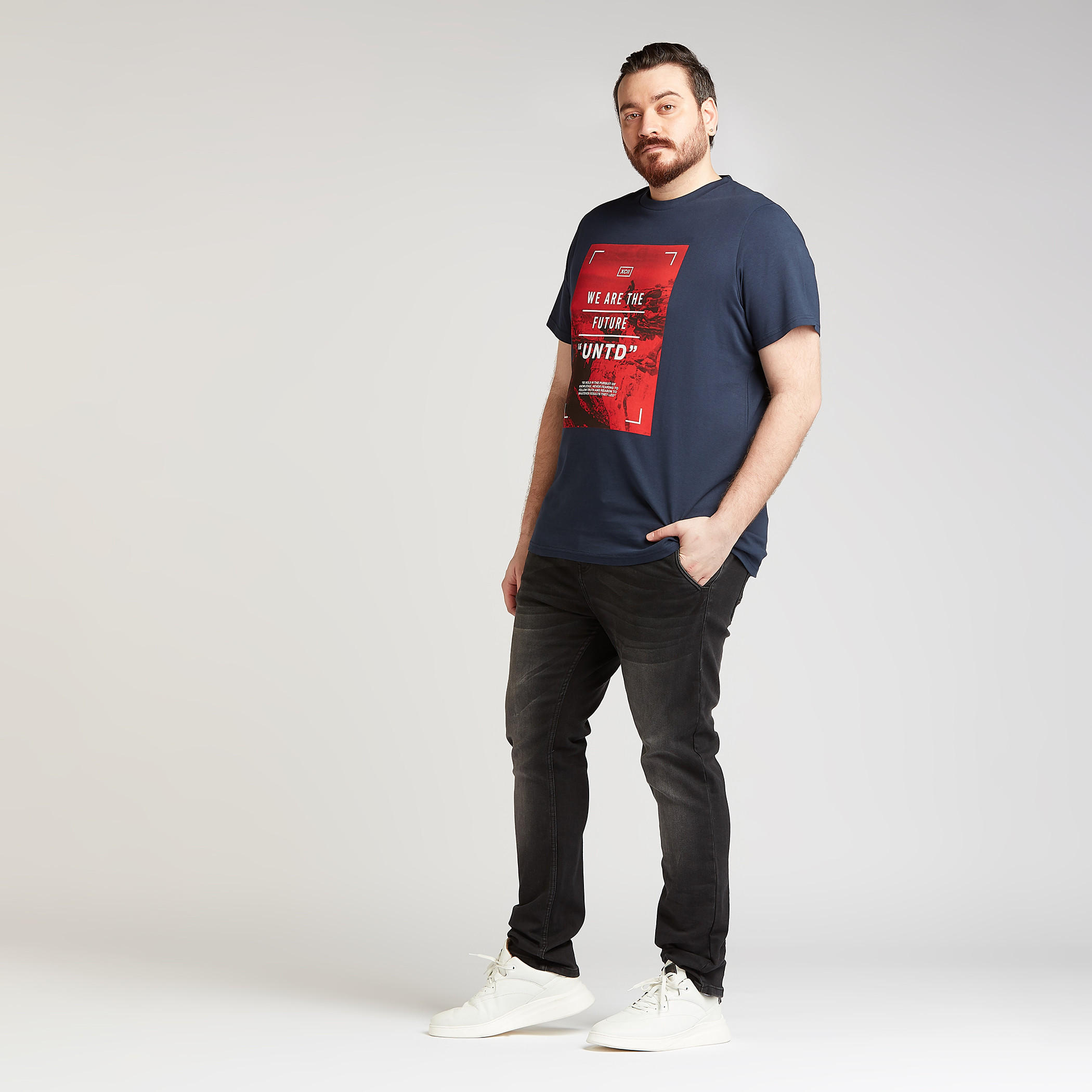 بنطلون جينز مستدام كامل الطول بخصر متوسّط الإرتفاع وجيوب-men-clothing-bottoms-jeans-image-2