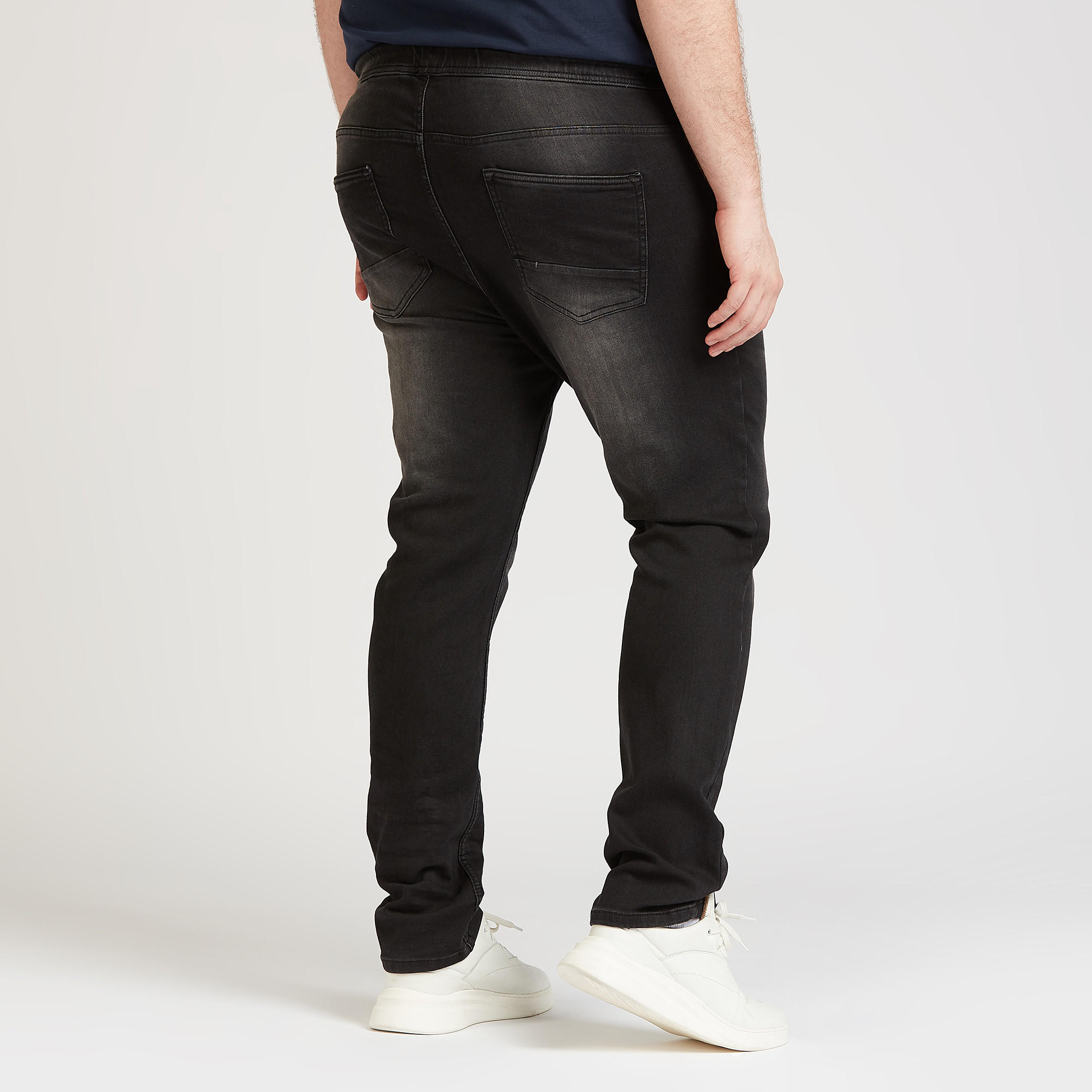 بنطلون جينز مستدام كامل الطول بخصر متوسّط الإرتفاع وجيوب-men-clothing-bottoms-jeans-image-4
