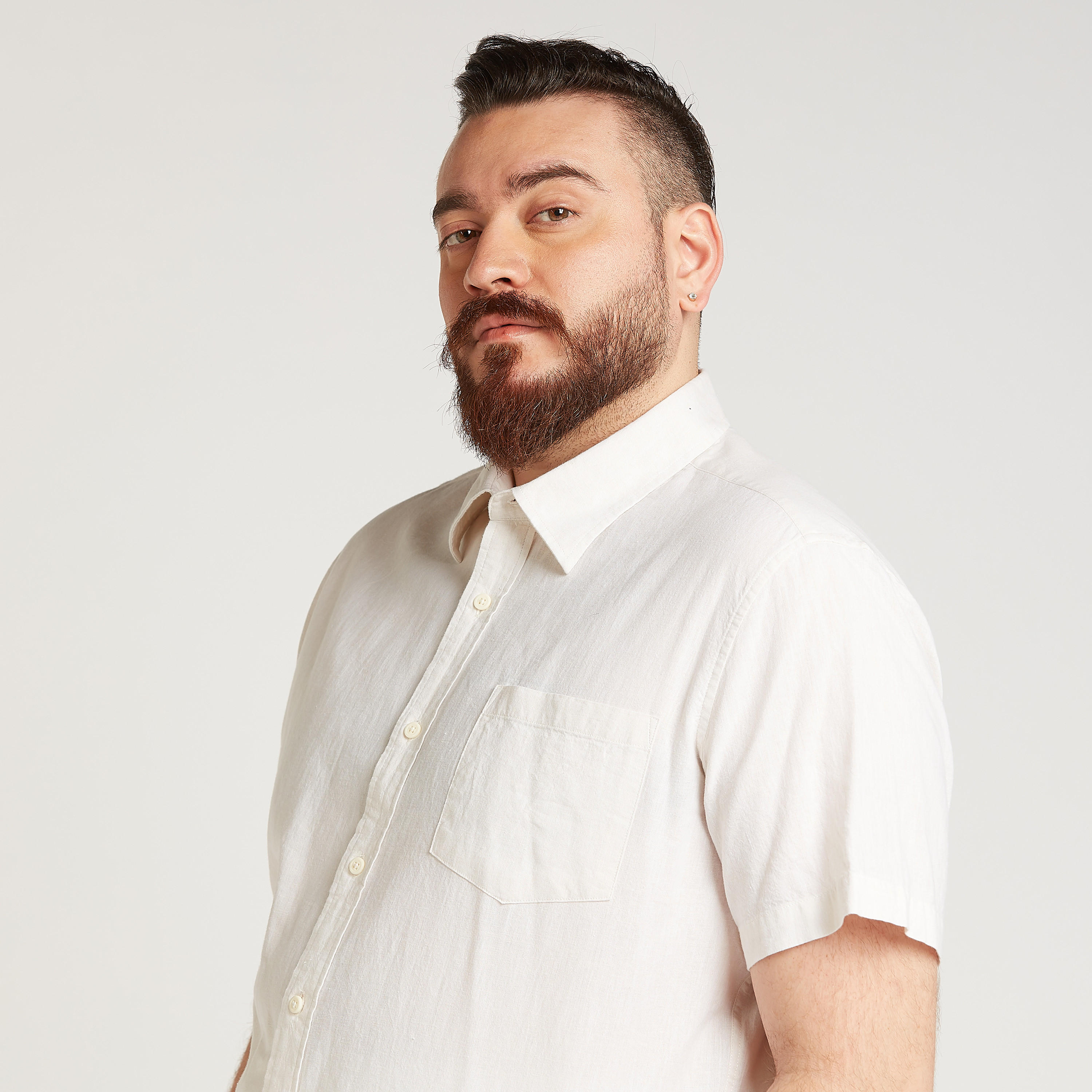 قميص كتّان سادة بأكمام قصيرة وجيب على الصدر-men-clothing-shirts-image-3