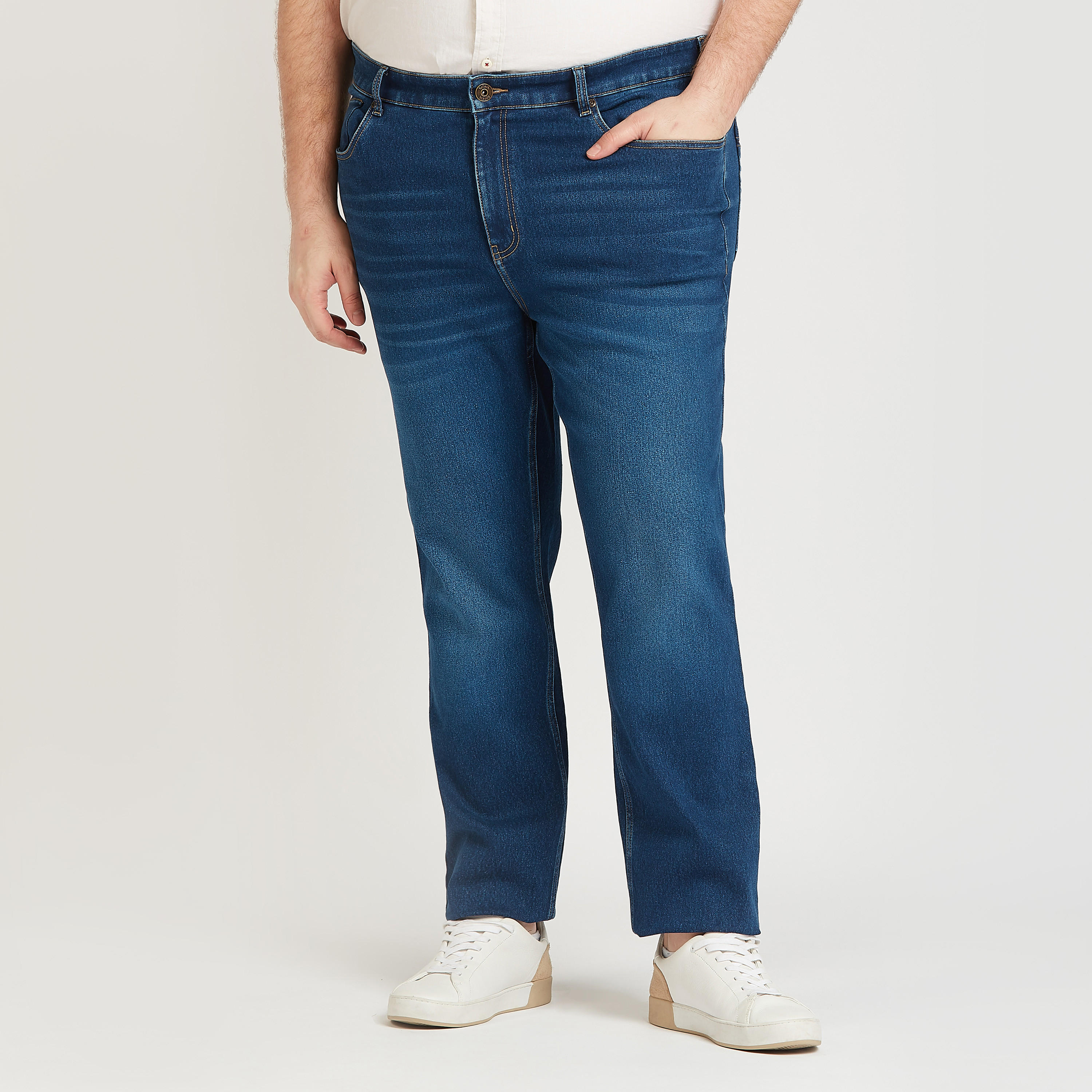 بنطلون جينز سادة طويل بتفاصيل جيوب وعراوي-men-clothing-bottoms-jeans-image-1