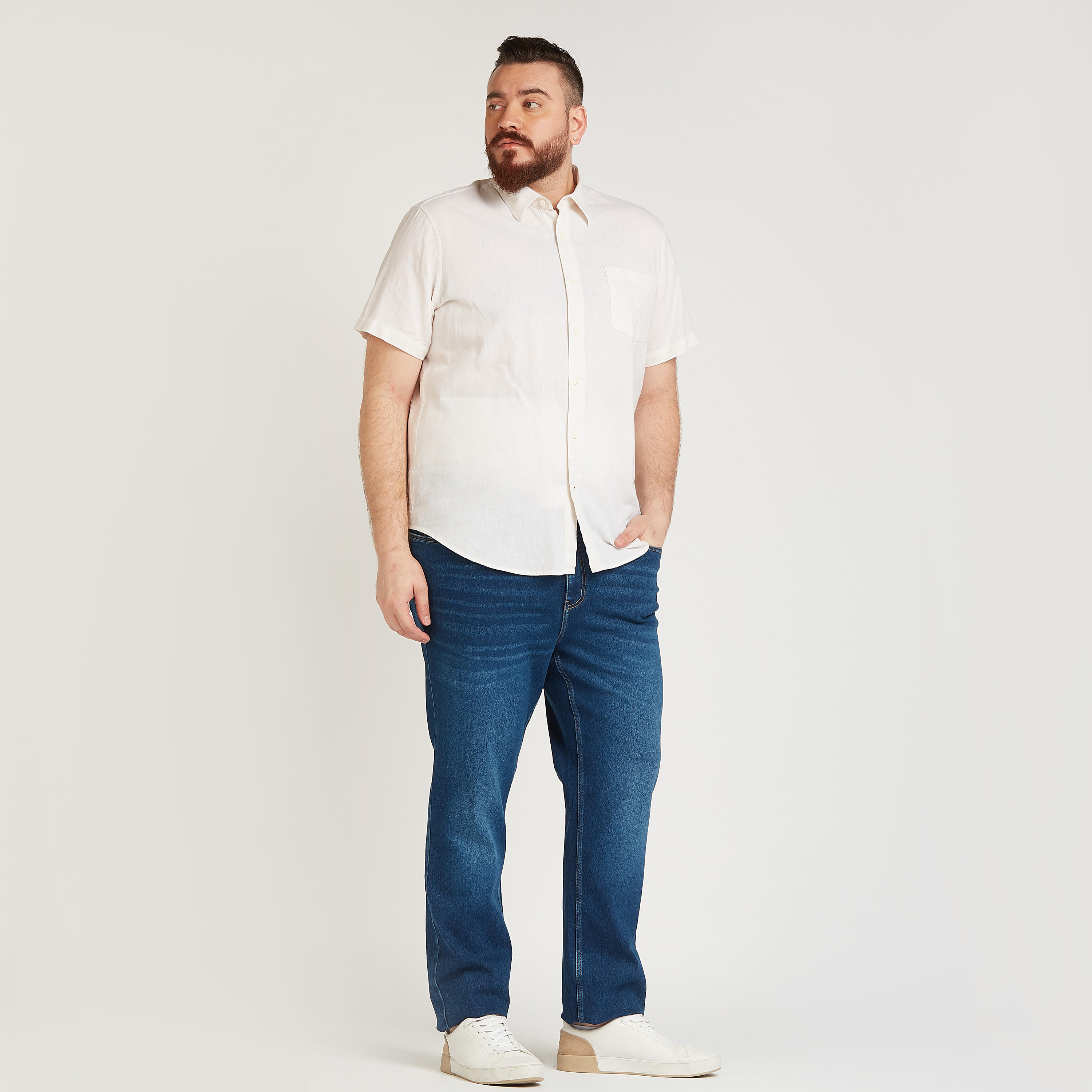 بنطلون جينز سادة طويل بتفاصيل جيوب وعراوي-men-clothing-bottoms-jeans-image-2