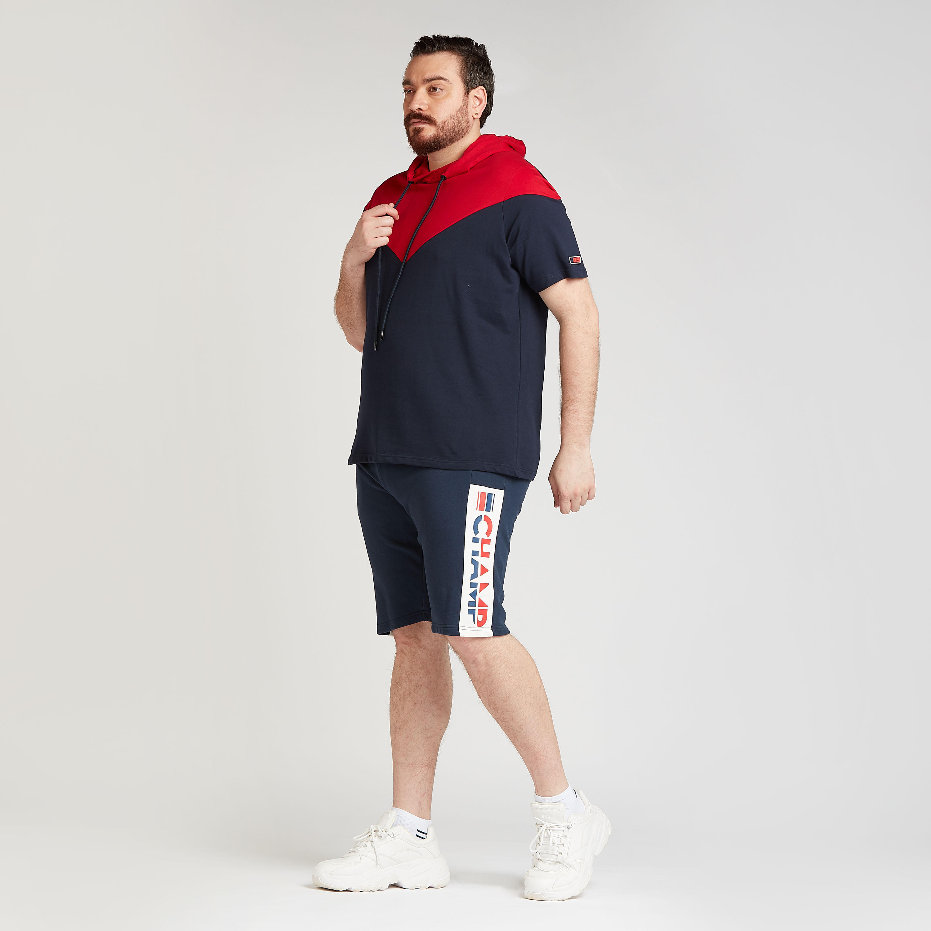 شورت بخصر متوسط الارتفاع ورباط وجيوب وطبعات-men-clothing-bottoms-shorts-image-2