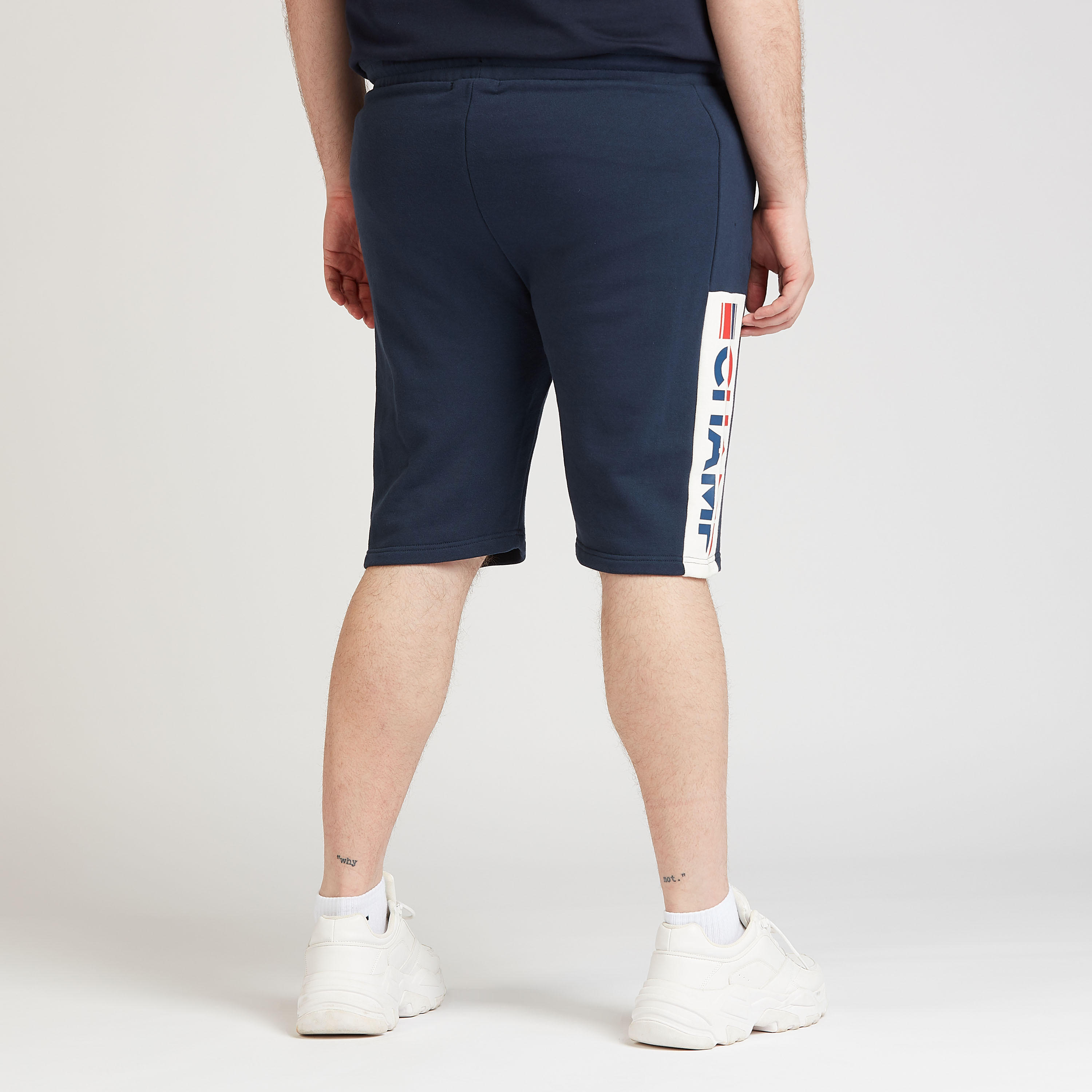 شورت بخصر متوسط الارتفاع ورباط وجيوب وطبعات-men-clothing-bottoms-shorts-image-4