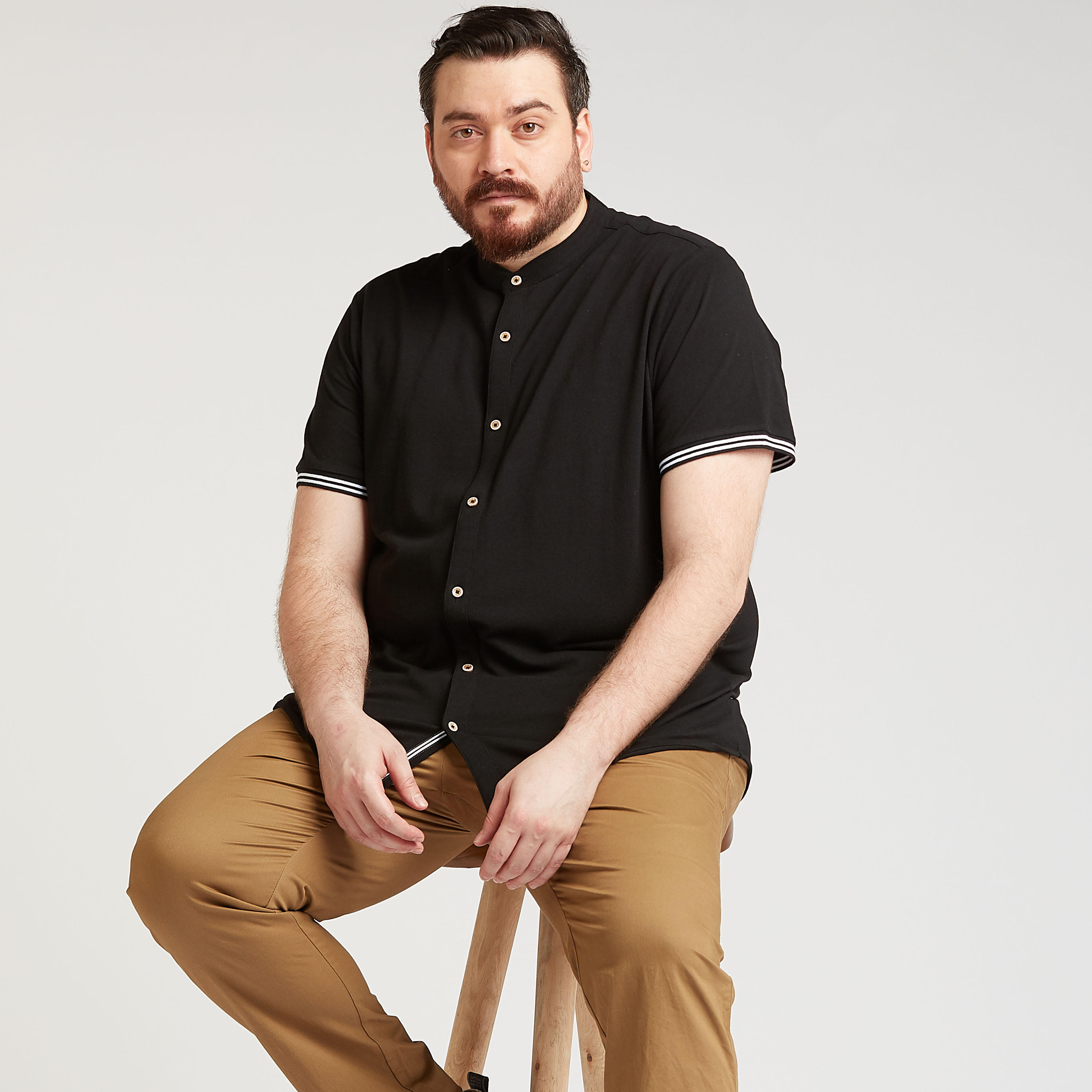 قميص بارز الملمس بياقة ماندارين وأكمام قصيرة-men-clothing-shirts-image-2