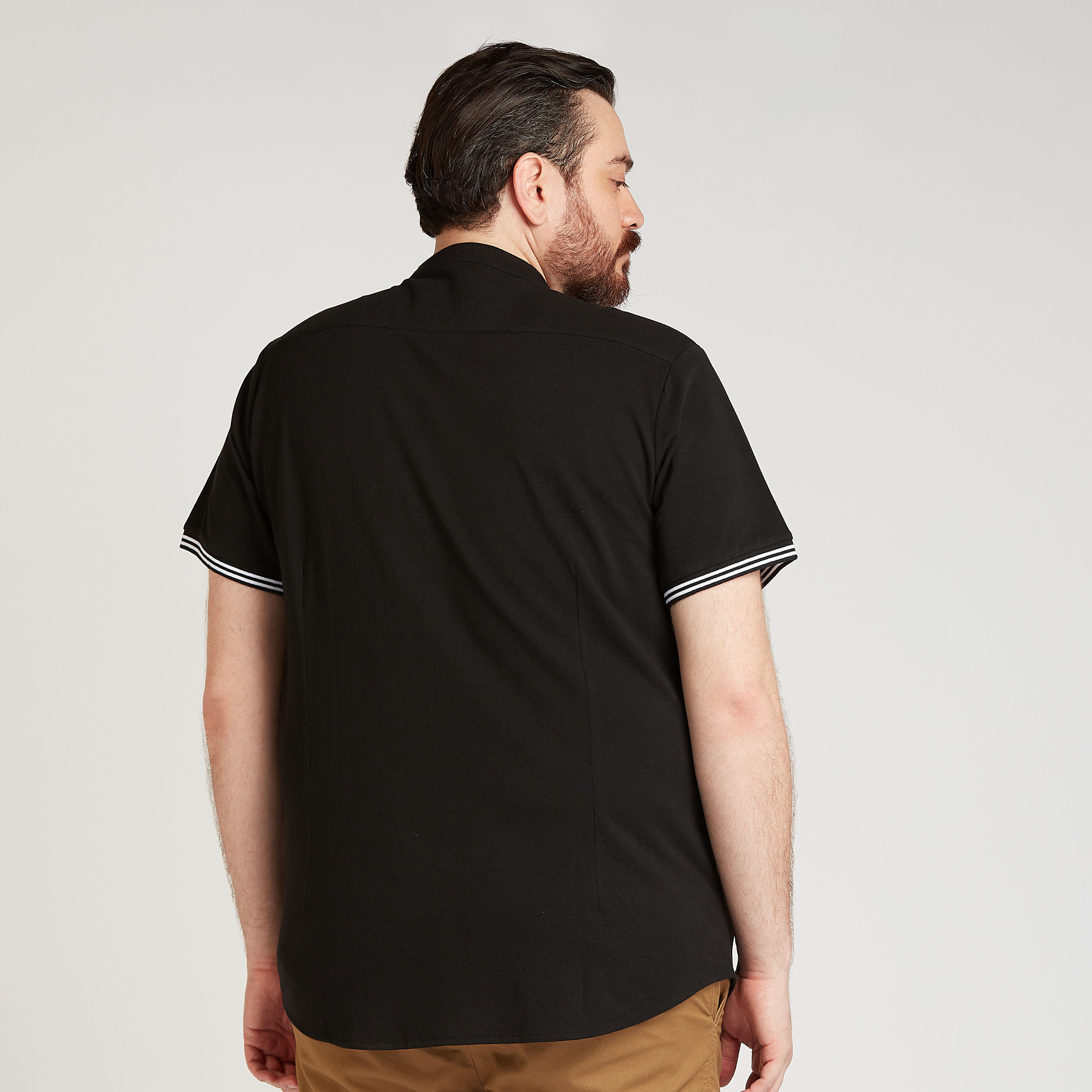قميص بارز الملمس بياقة ماندارين وأكمام قصيرة-men-clothing-shirts-image-5