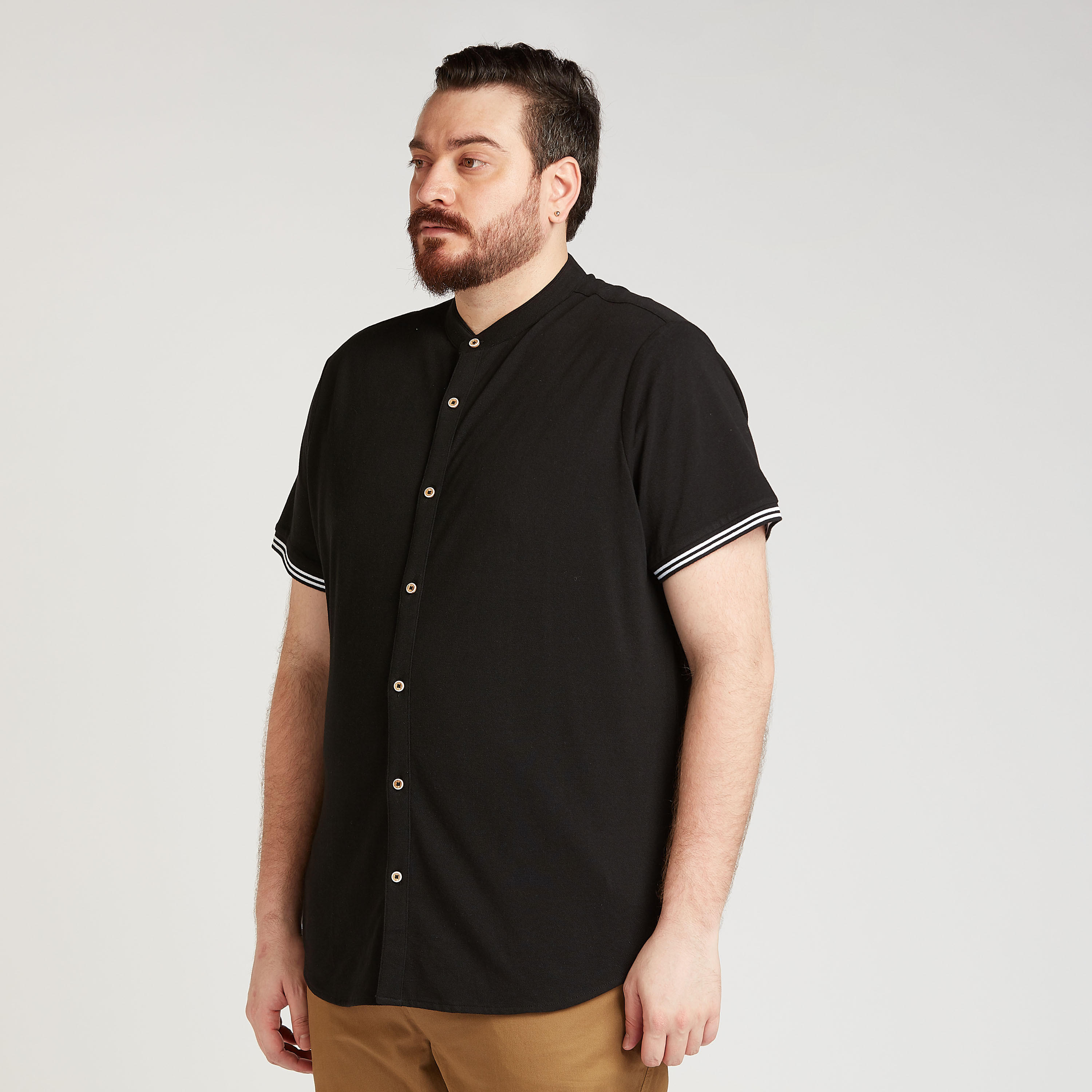 قميص بارز الملمس بياقة ماندارين وأكمام قصيرة-men-clothing-shirts-image-1