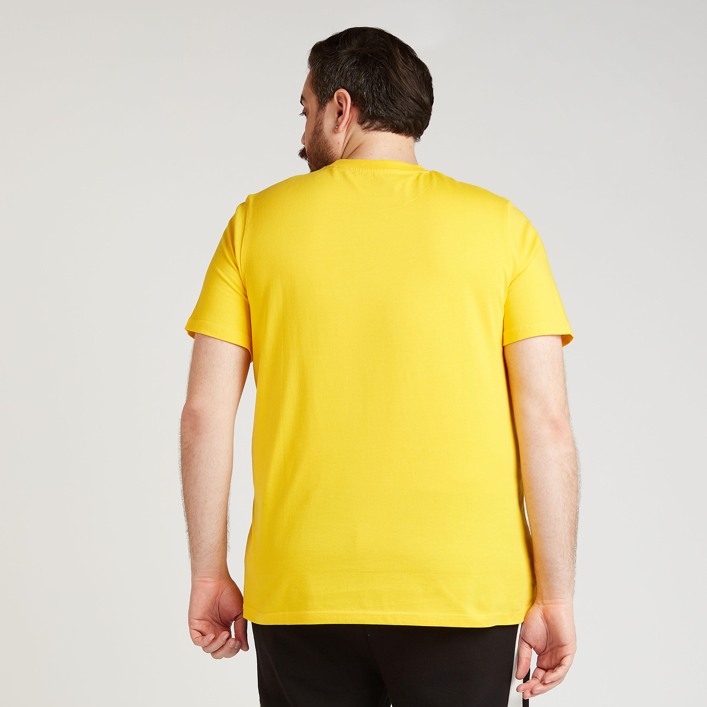 تيشيرت بياقة ضيّقة وأكمام قصيرة وطبعات تايبوجرافيك-men-clothing-tshirtsandpolos-tshirts-image-4