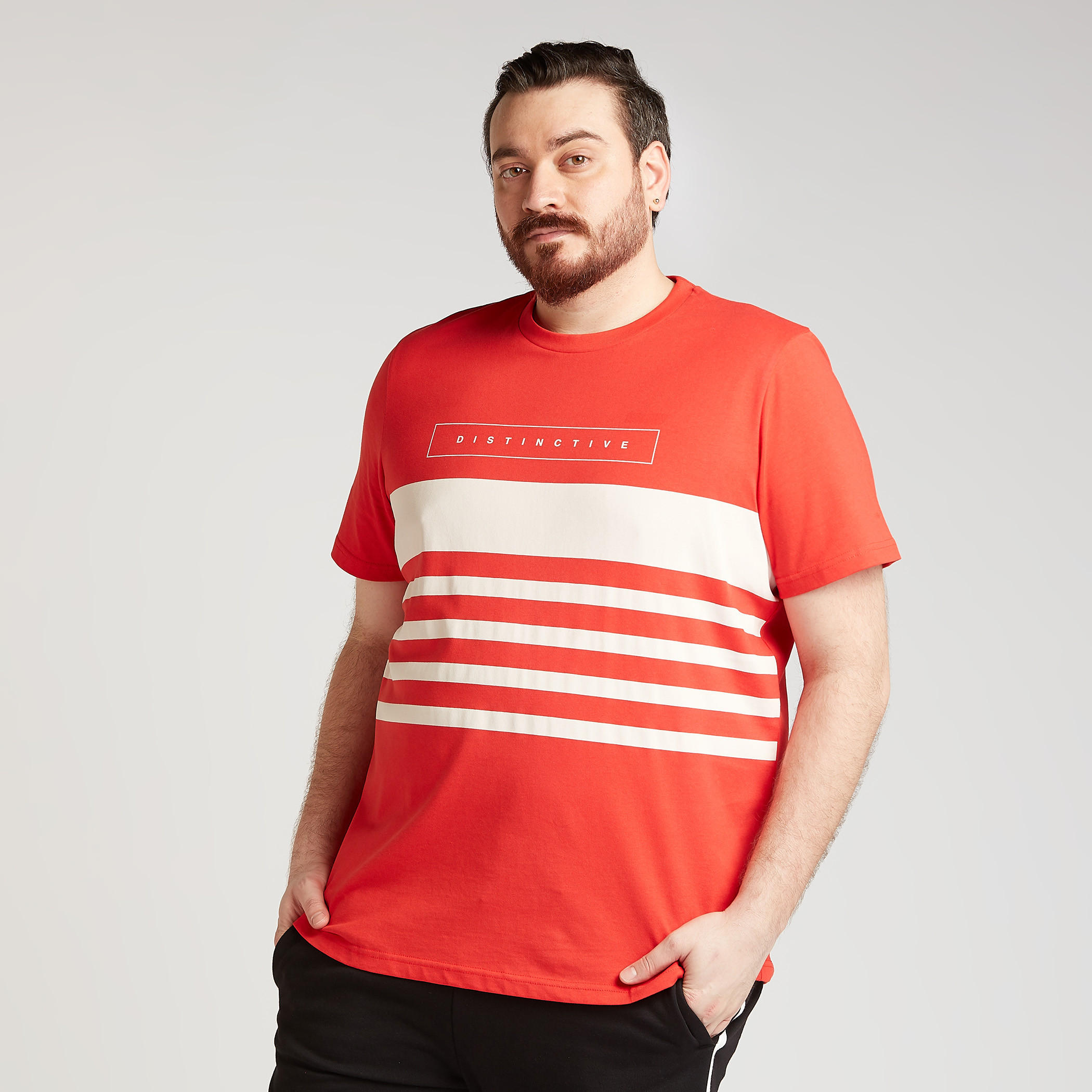 تيشيرت  بياقة ضيّقة وأكمام قصيرة وطبعات-men-clothing-tshirtsandpolos-tshirts-image-1