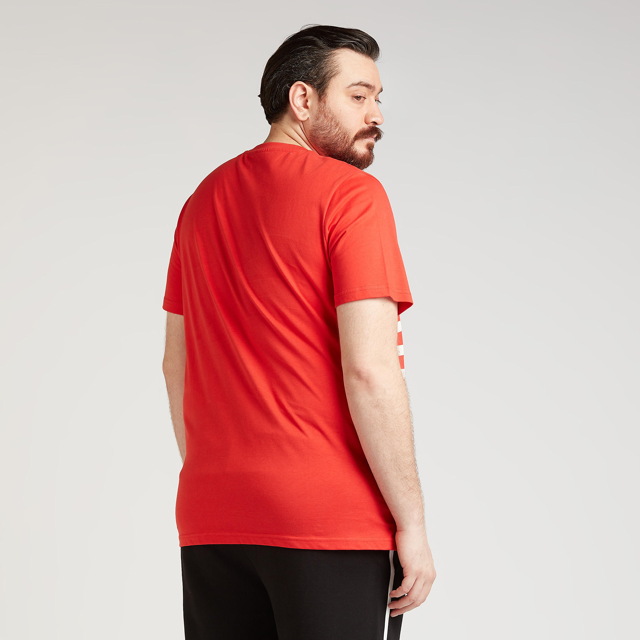 تيشيرت  بياقة ضيّقة وأكمام قصيرة وطبعات-men-clothing-tshirtsandpolos-tshirts-image-4
