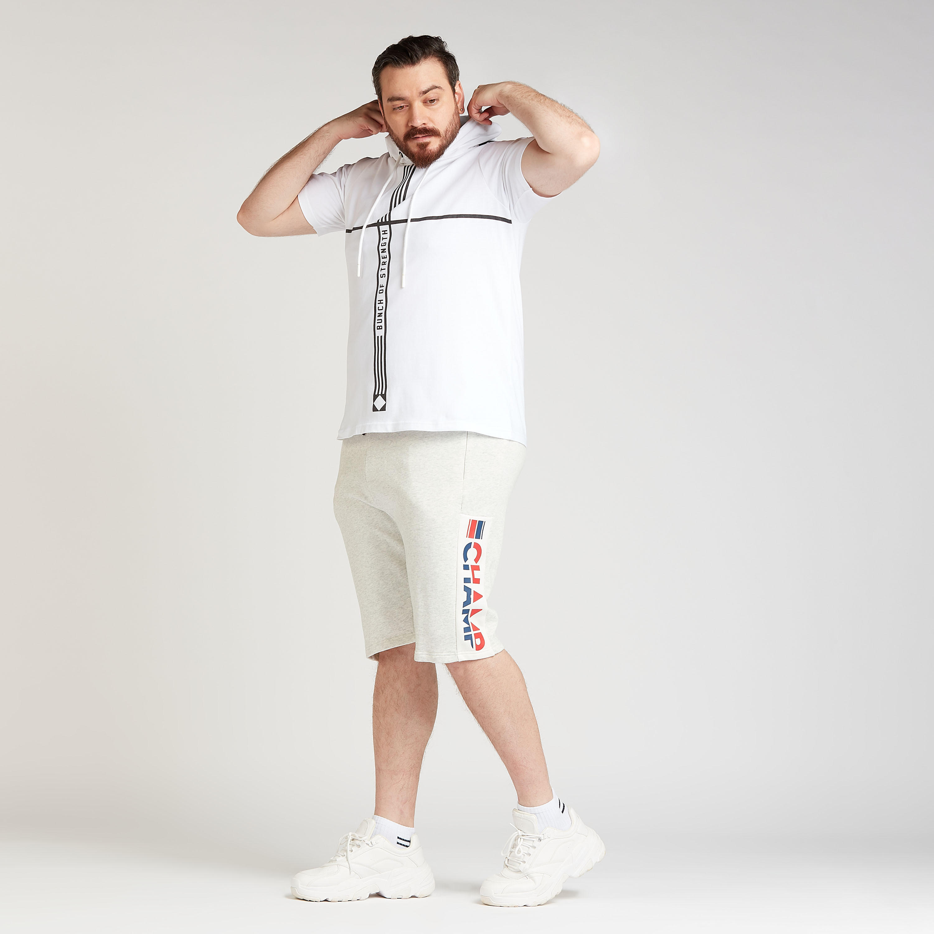 تيشيرت بأكمام قصيرة وتصميم مغاير-men-winterwear-hoodiesandsweatshirts-image-2