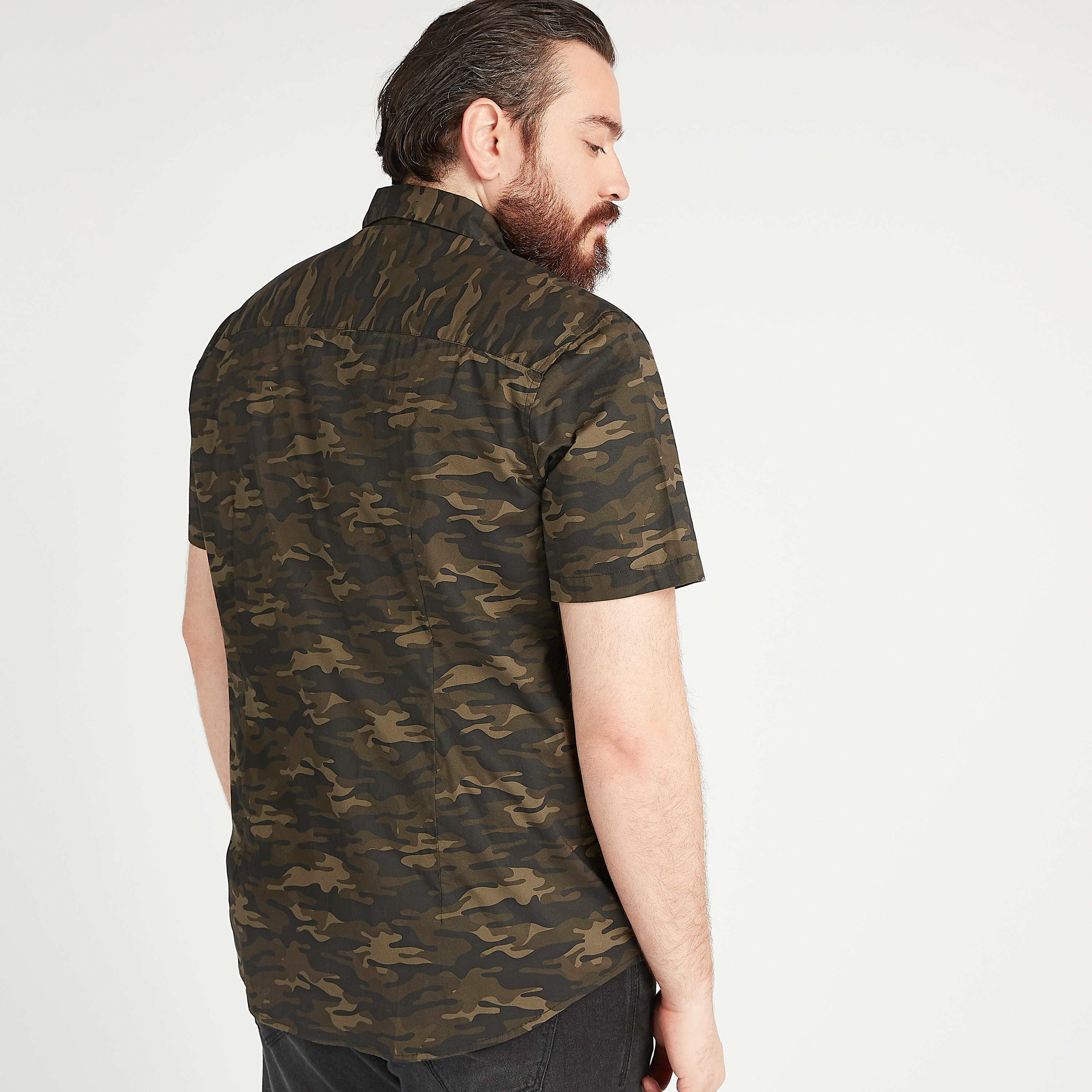 قميص بأكمام قصيرة وطبعات وزر إغلاق-men-clothing-shirts-image-4