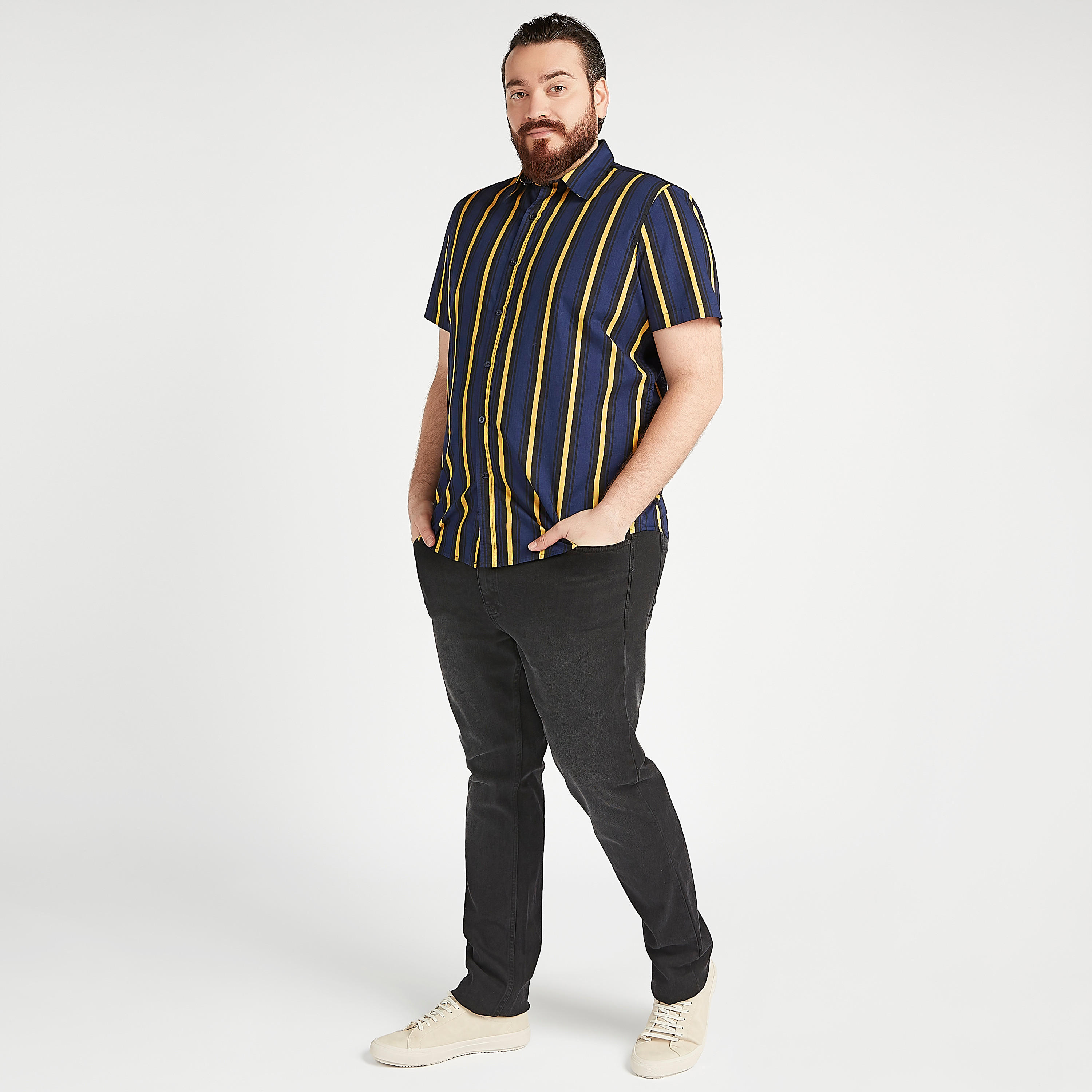 قميص مقلّم بياقة عاديّة وأكمام قصيرة-men-clothing-shirts-image-2