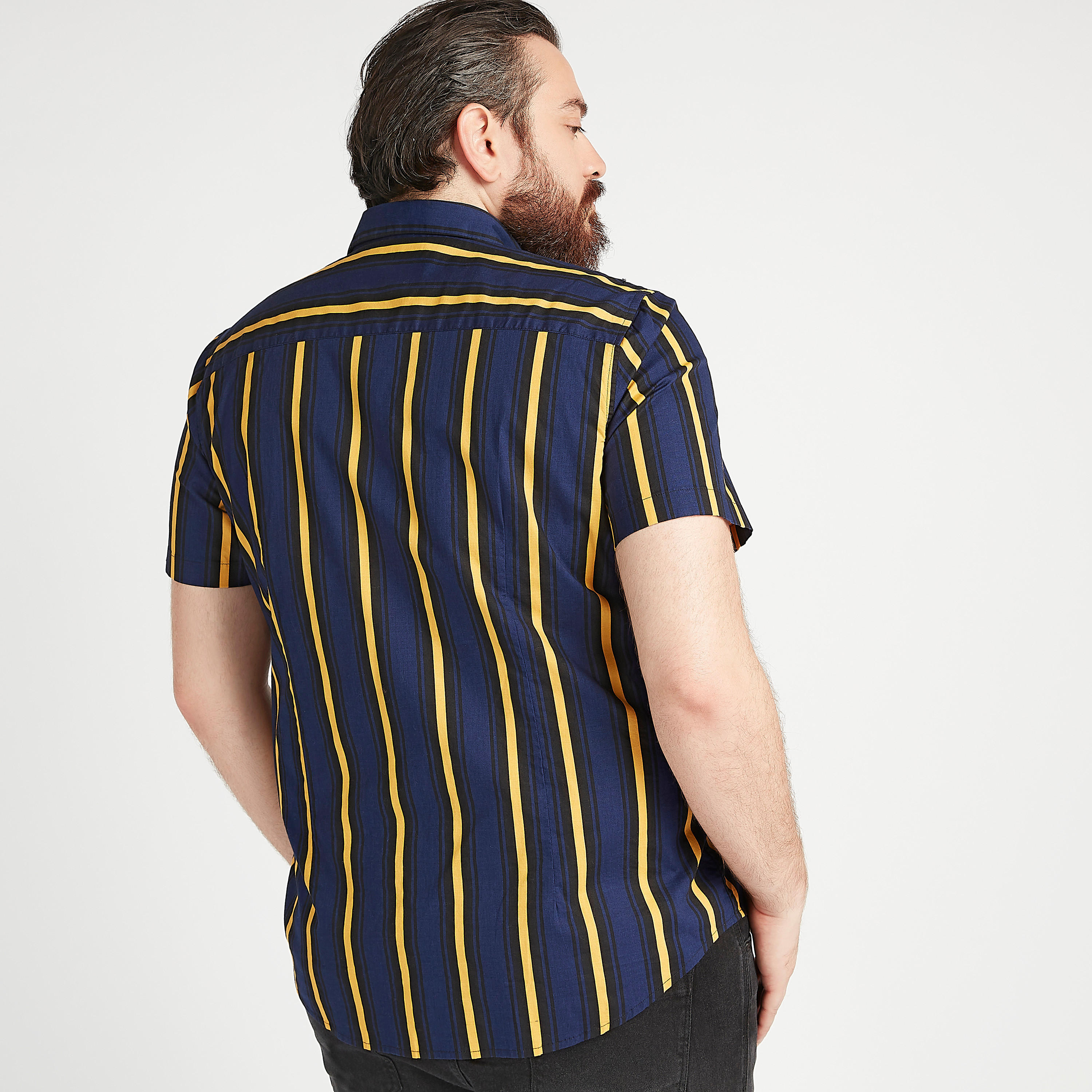 قميص مقلّم بياقة عاديّة وأكمام قصيرة-men-clothing-shirts-image-4