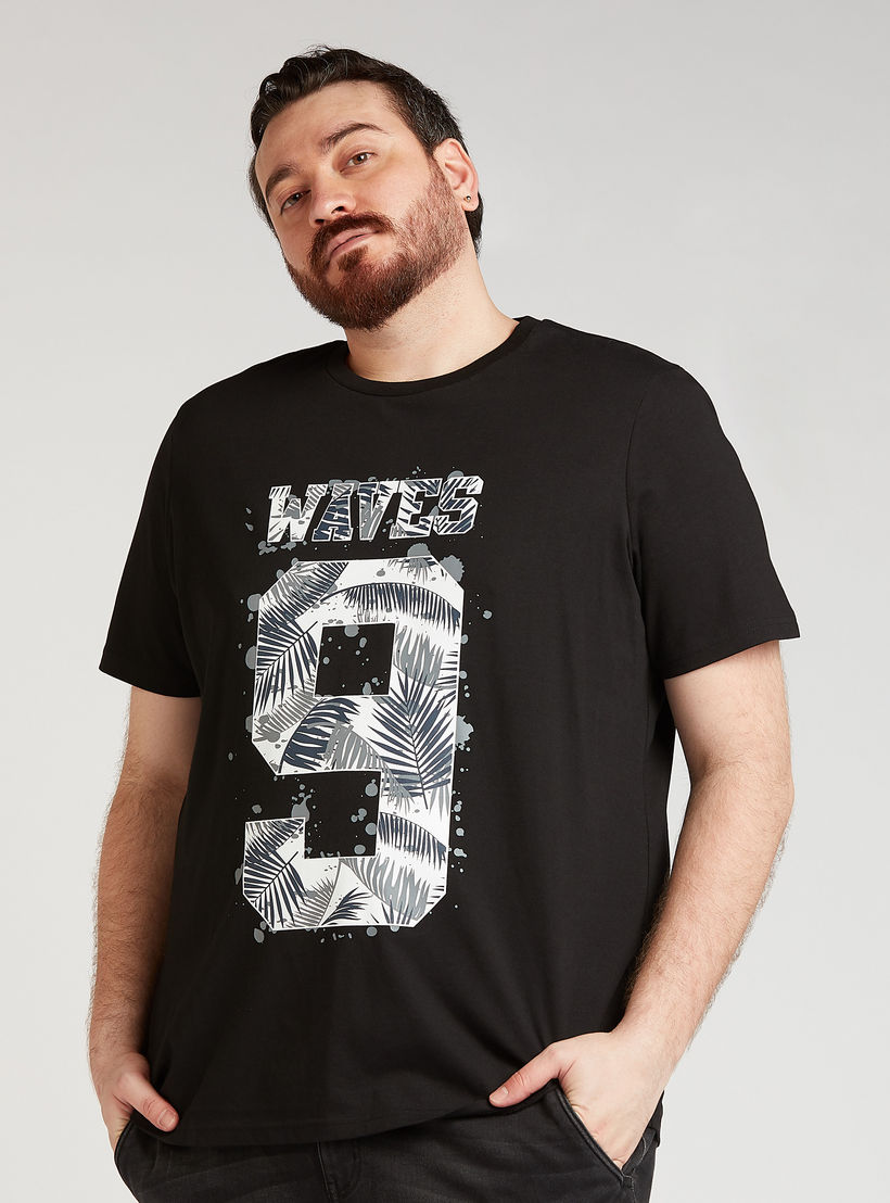 تيشيرت مستدام بياقة ضيّقة وأكمام قصيرة وطبعات-men-clothing-tshirtsandpolos-tshirts-image-4