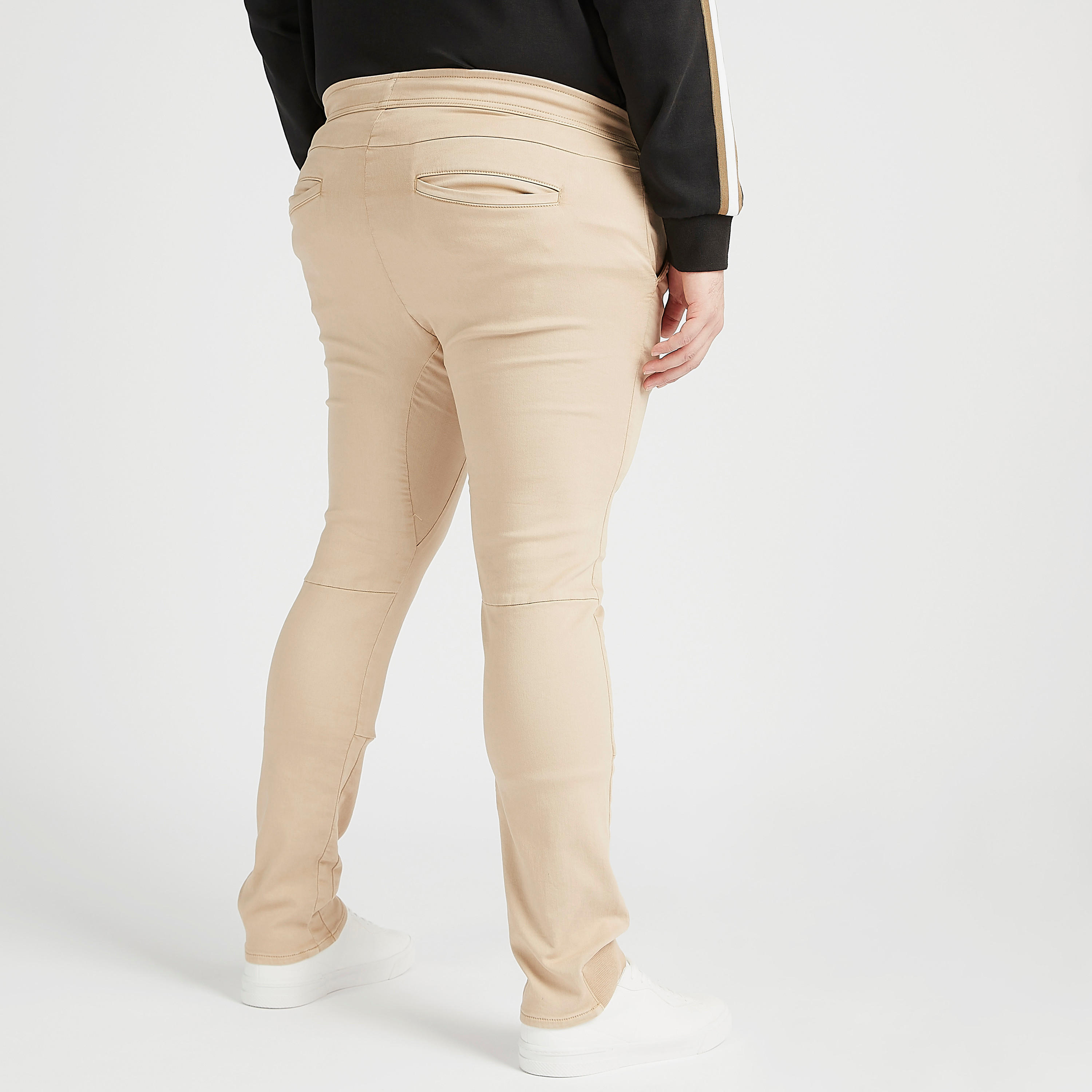 بنطلون مستدام سادة بخصر متوسّط الارتفاع ورباط إغلاق-men-clothing-bottoms-trousersandchinos-trousers-image-1