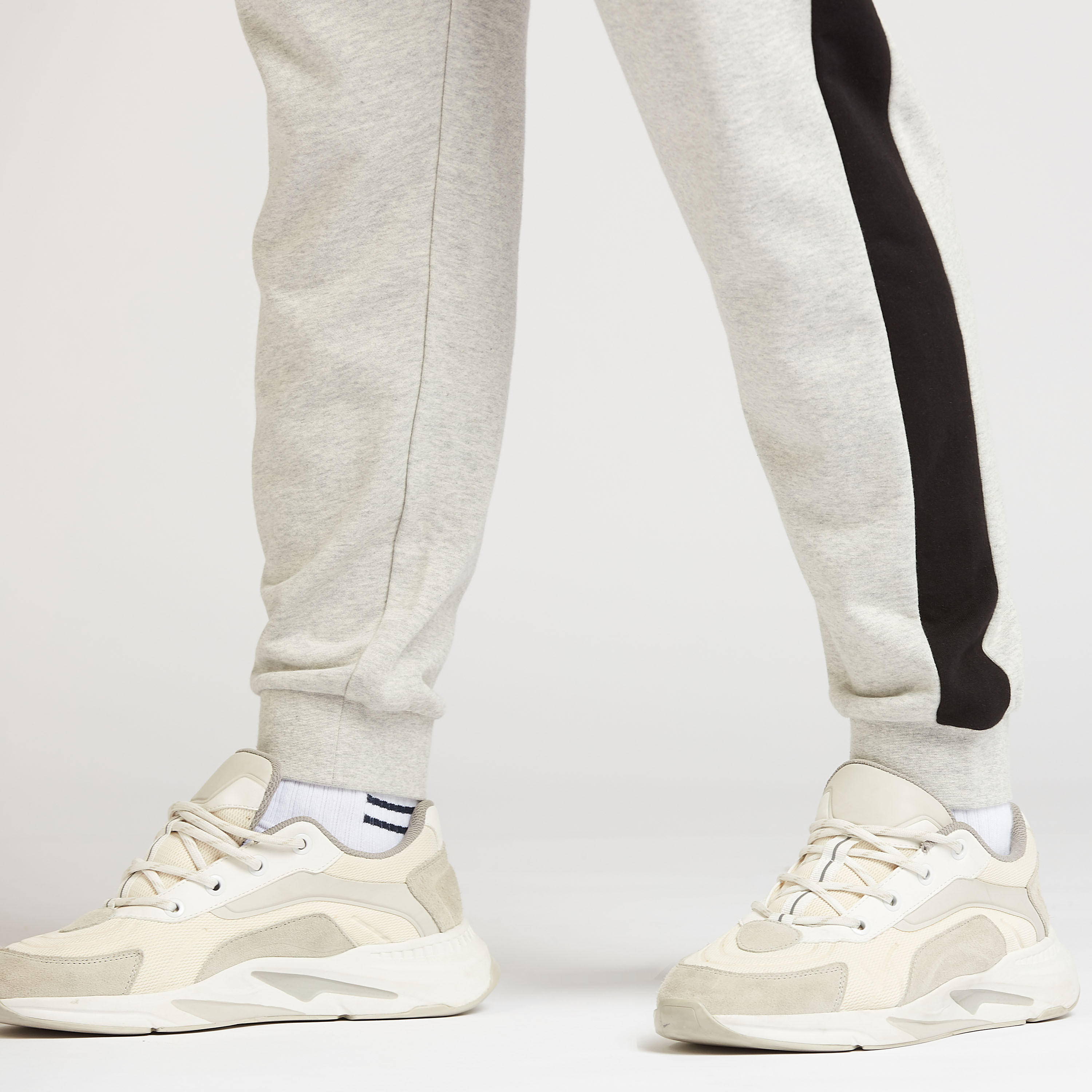 بنطلون رياضي مستدام سادة بخصر متوسّط الارتفاع  ورباط إغلاق وجيوب-men-clothing-bottoms-joggers-image-4