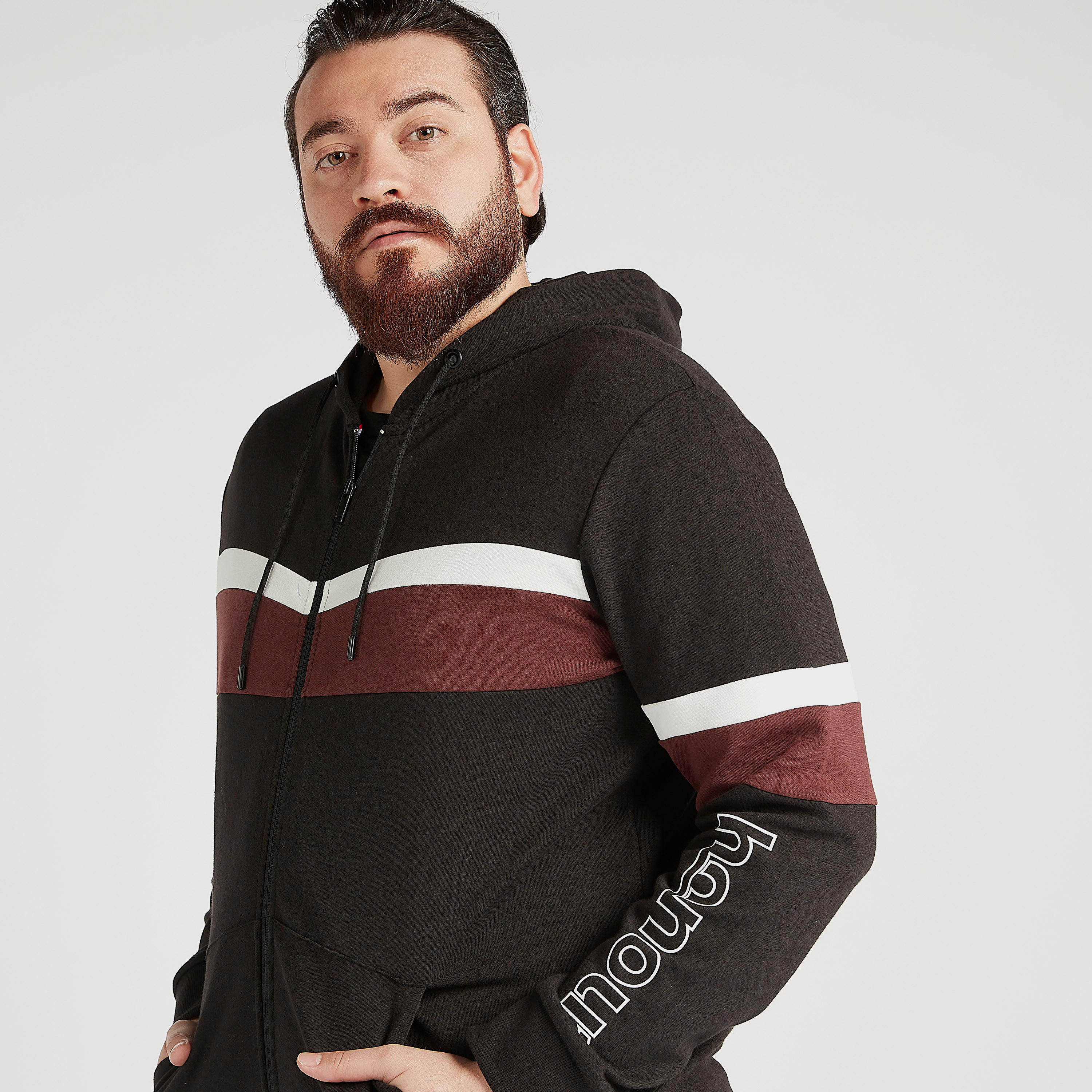 جاكيت مستدام سادة بجيوب وسحّاب إغلاق-men-winterwear-hoodiesandsweatshirts-image-1