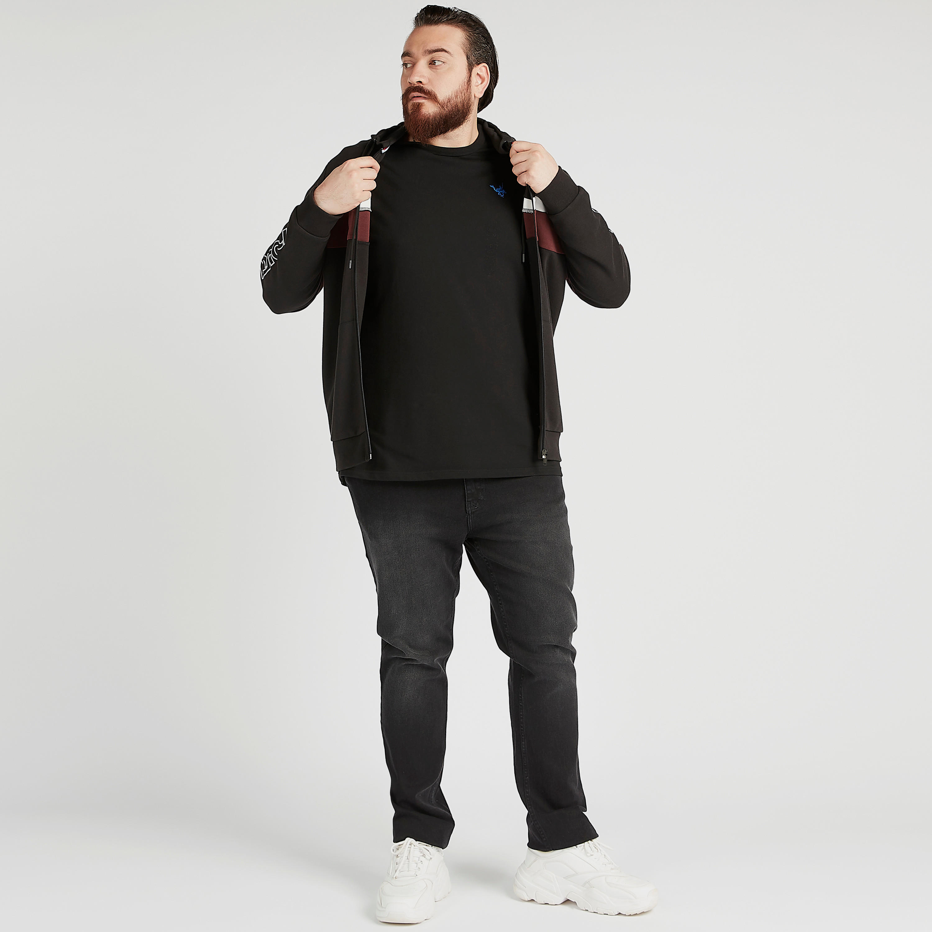 جاكيت مستدام سادة بجيوب وسحّاب إغلاق-men-winterwear-hoodiesandsweatshirts-image-2