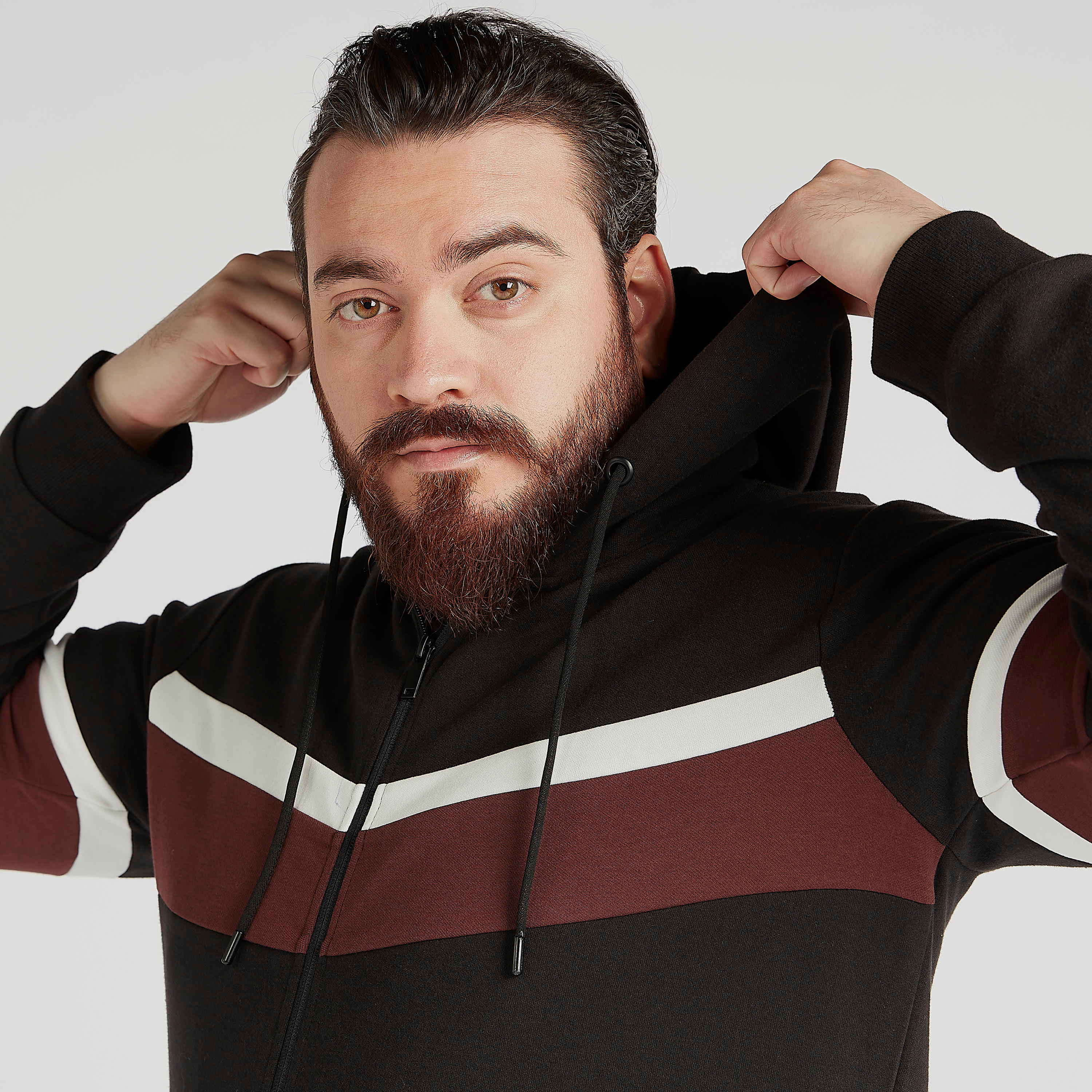 جاكيت مستدام سادة بجيوب وسحّاب إغلاق-men-winterwear-hoodiesandsweatshirts-image-3