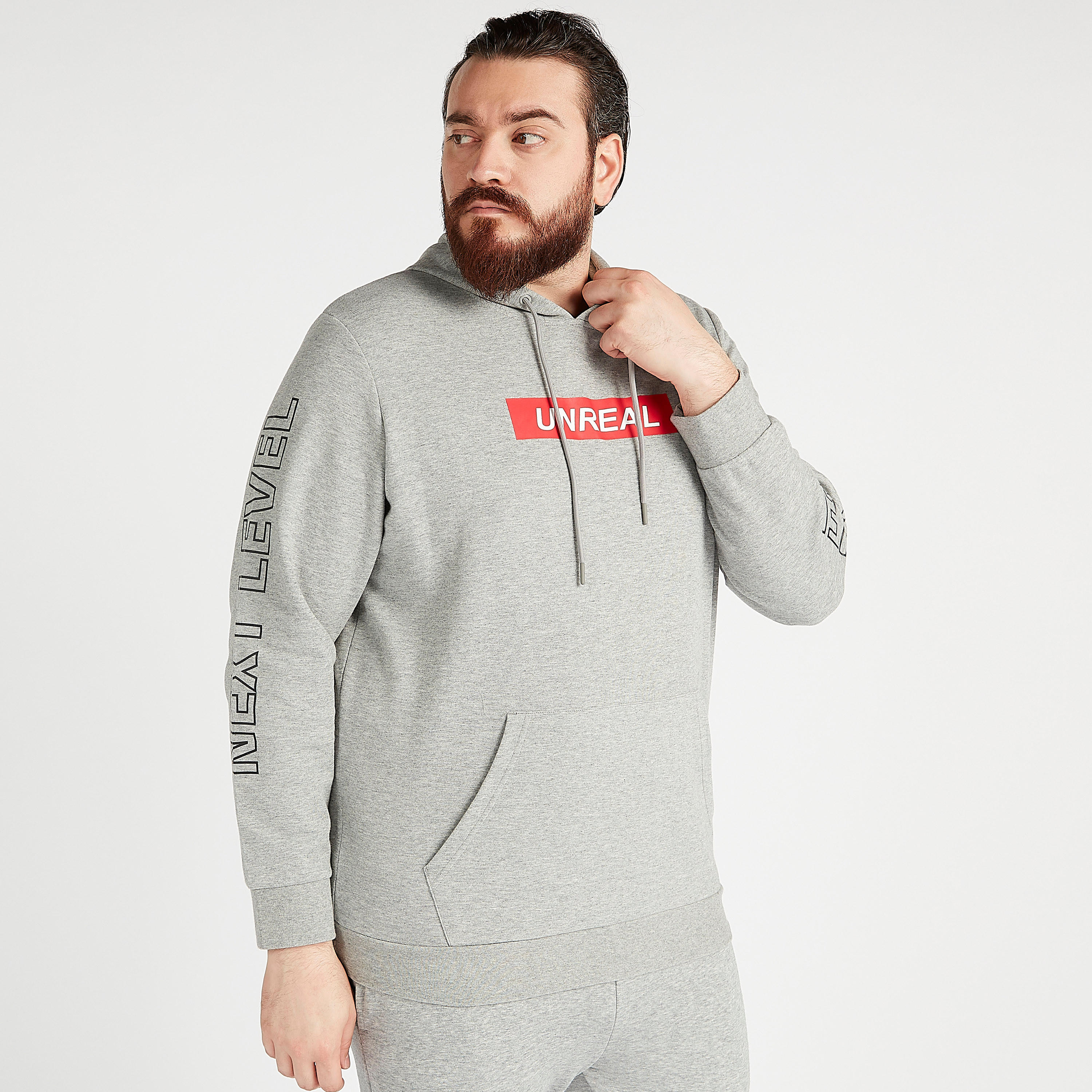 هودي مستدام بطبعات وأكمام طويلة وجيوب-men-winterwear-hoodiesandsweatshirts-image-3