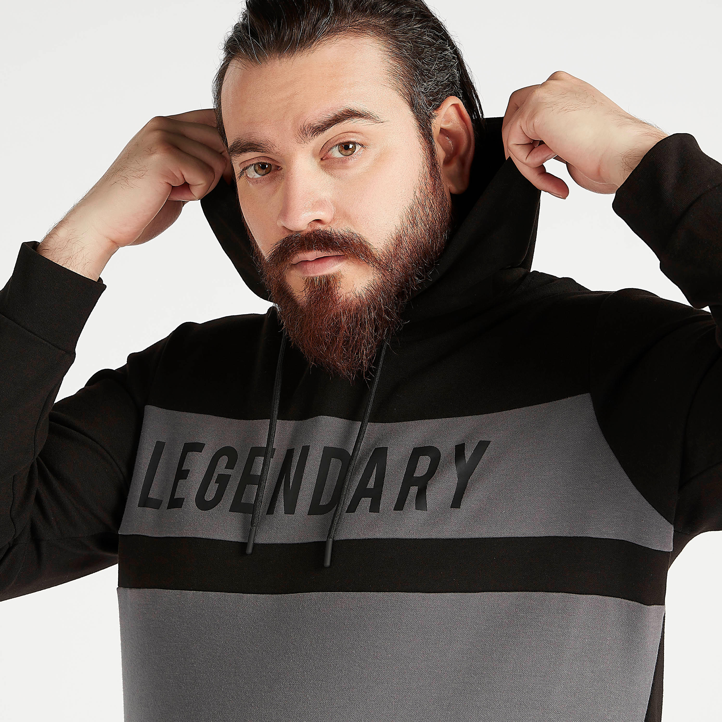 هودي بأكمام طويلة وجيوب وطبعات-men-winterwear-hoodiesandsweatshirts-image-1