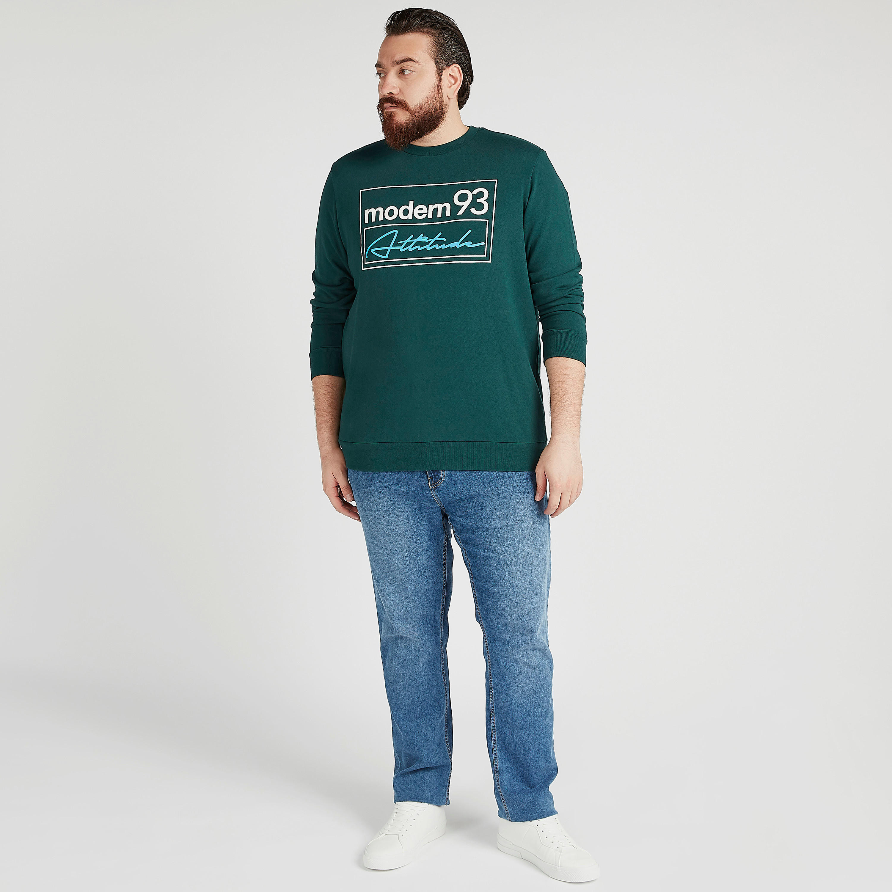 سويت شيرت مستدام بياقة ضيقة وأكمام طويلة وطبعات-men-winterwear-hoodiesandsweatshirts-image-2