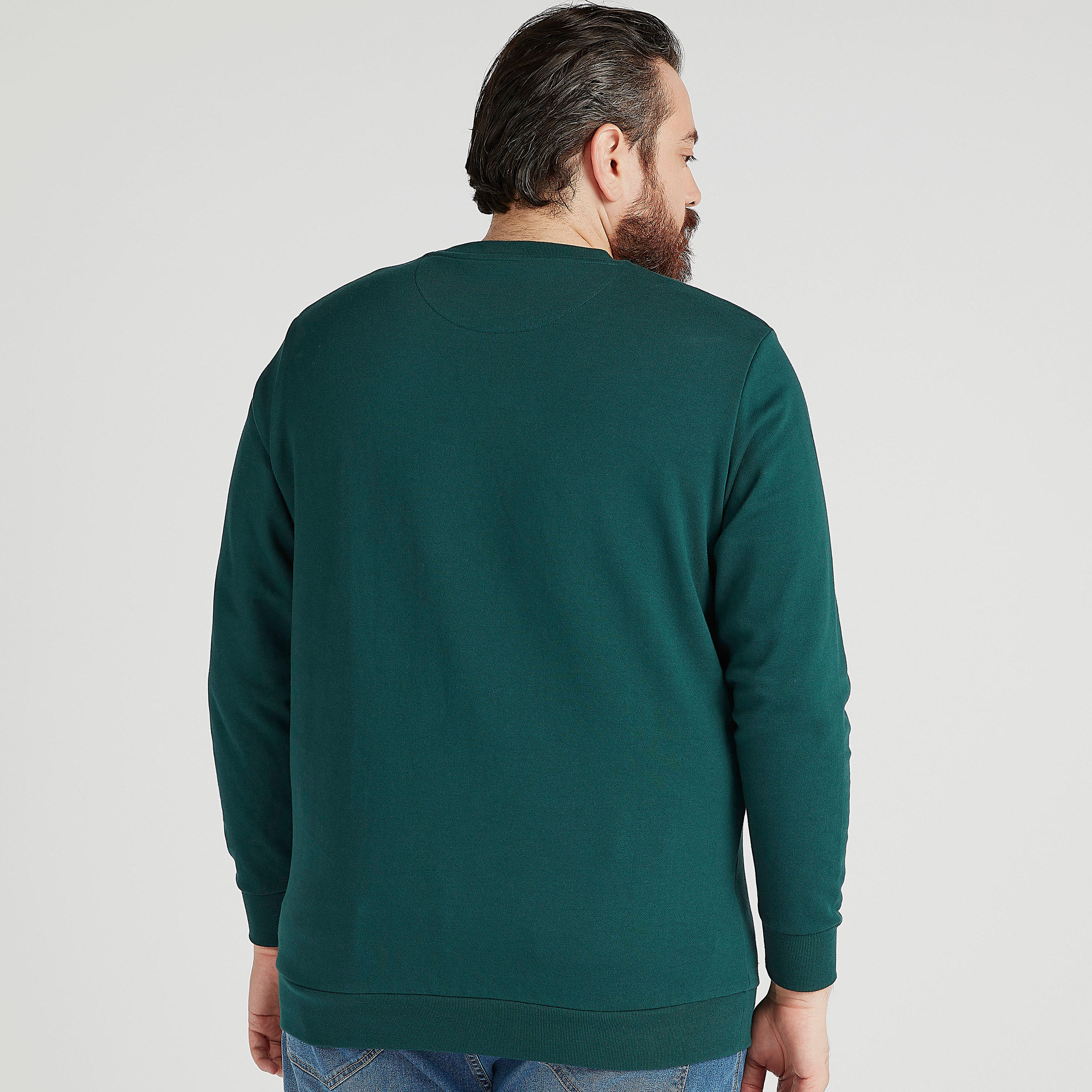سويت شيرت مستدام بياقة ضيقة وأكمام طويلة وطبعات-men-winterwear-hoodiesandsweatshirts-image-4