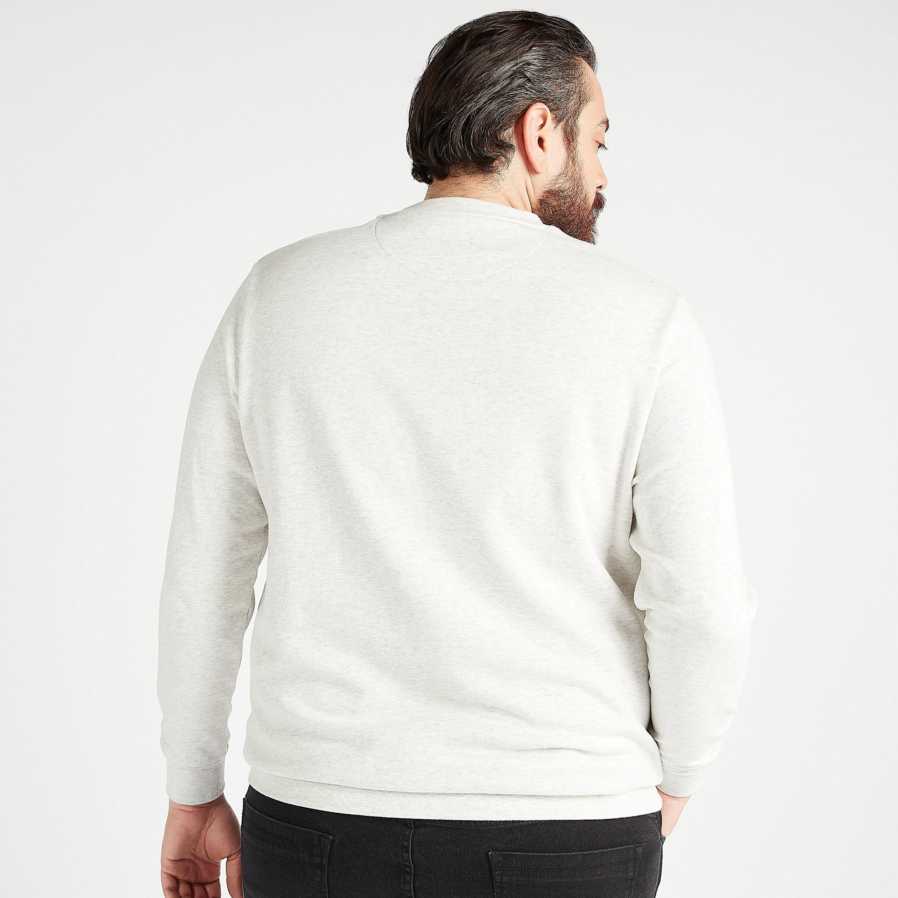 سويت شيرت مستدام بياقة ضيّقة وأكمام طويلة وطبعات-men-winterwear-hoodiesandsweatshirts-image-4