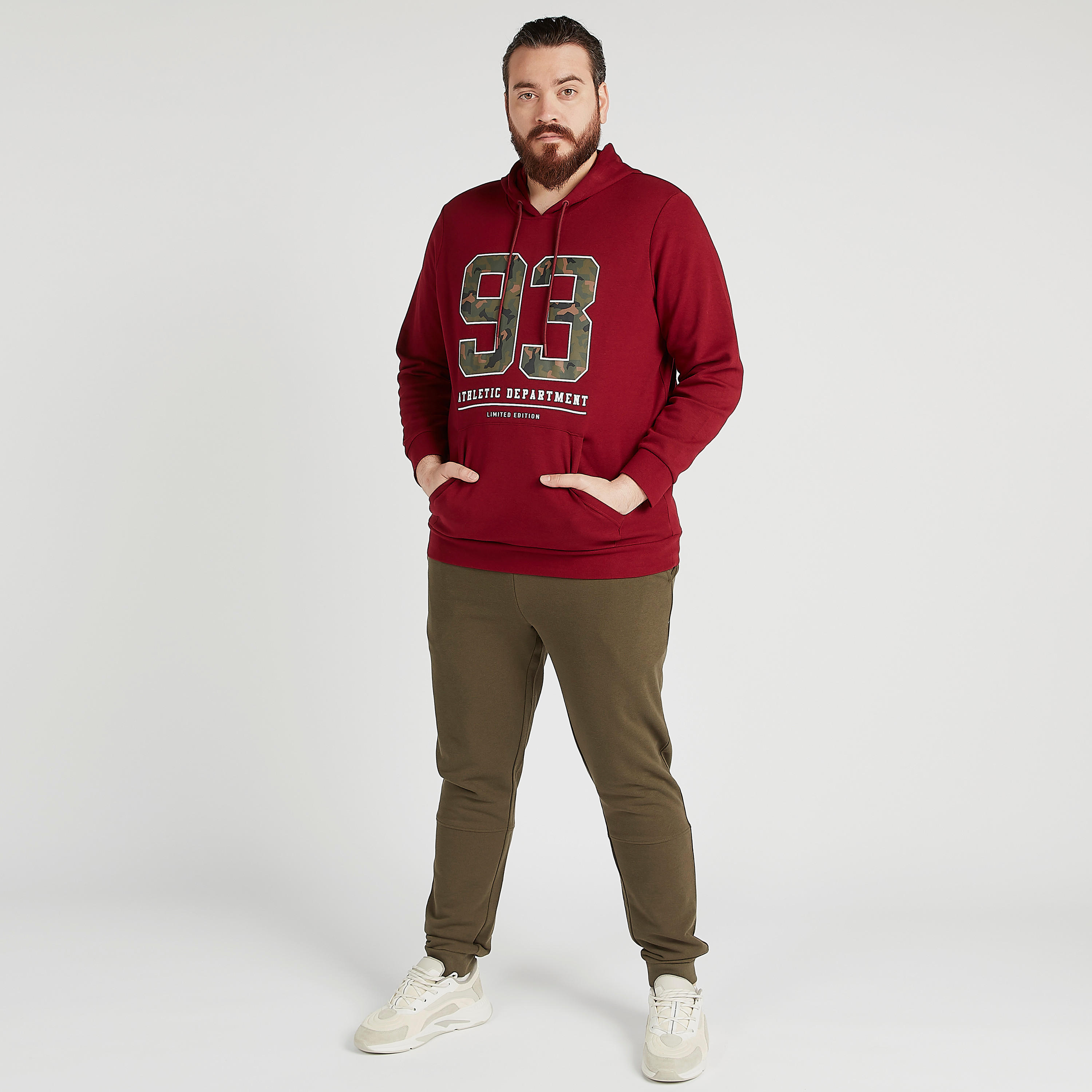 بنطلون رياضي سادة بخصرمتوسط الارتفاع و رباط إغلاق-men-clothing-bottoms-joggers-image-3