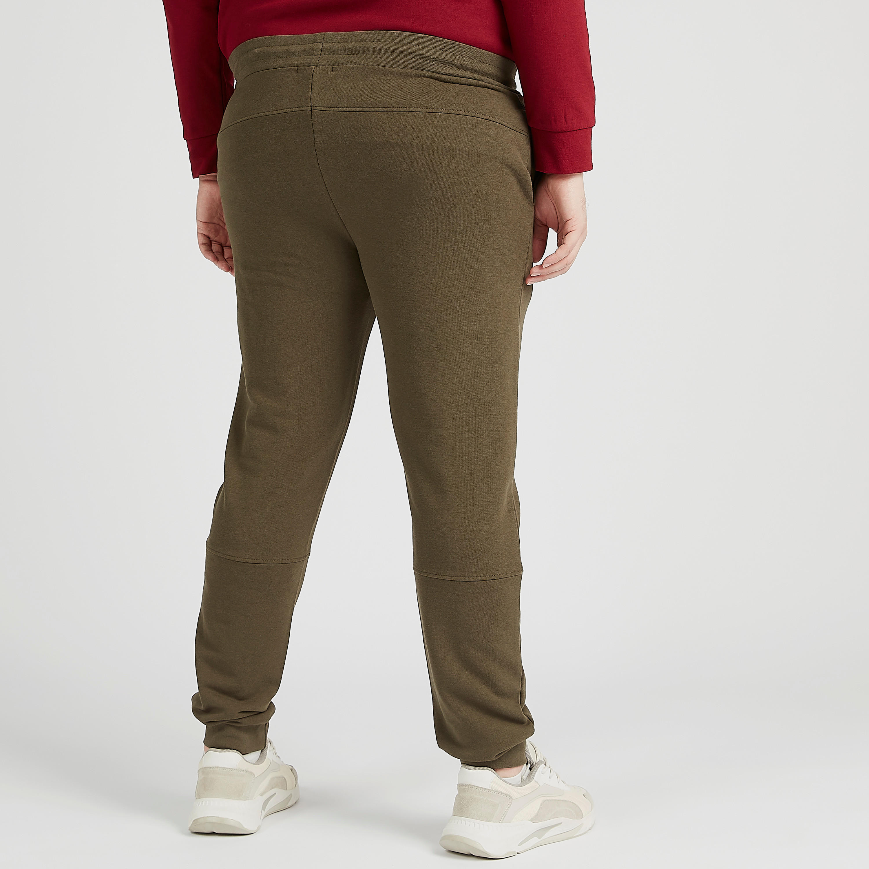 بنطلون رياضي سادة بخصرمتوسط الارتفاع و رباط إغلاق-men-clothing-bottoms-joggers-image-2
