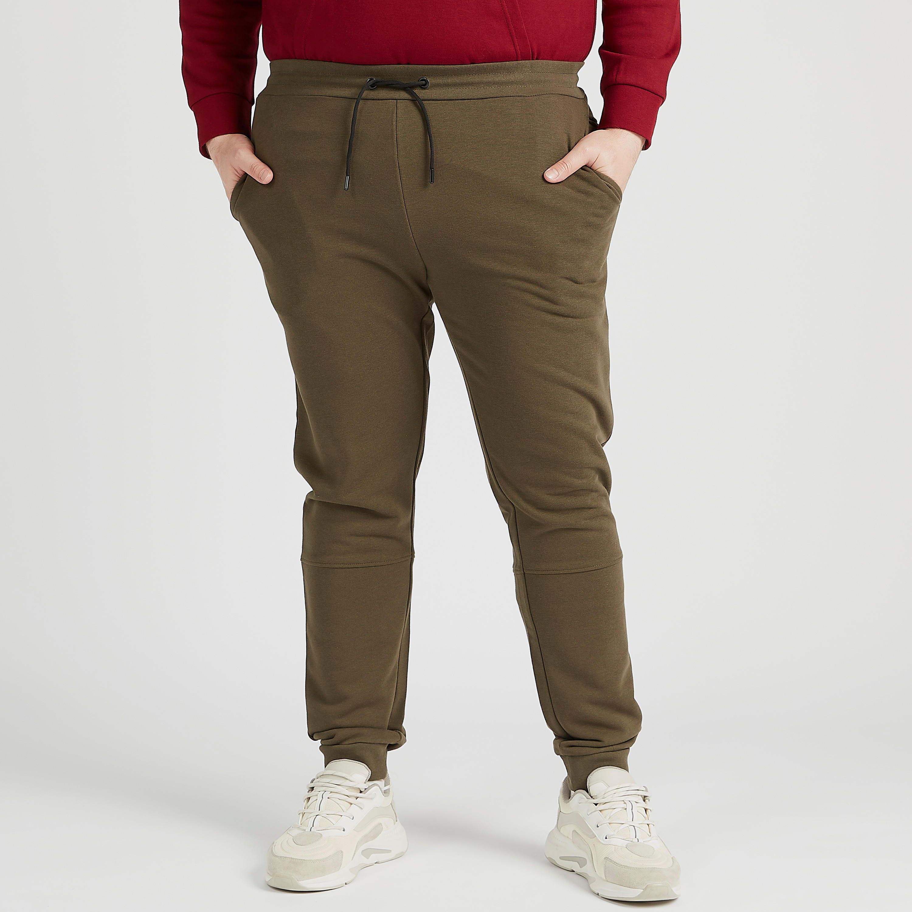بنطلون رياضي سادة بخصرمتوسط الارتفاع و رباط إغلاق-men-clothing-bottoms-joggers-image-1