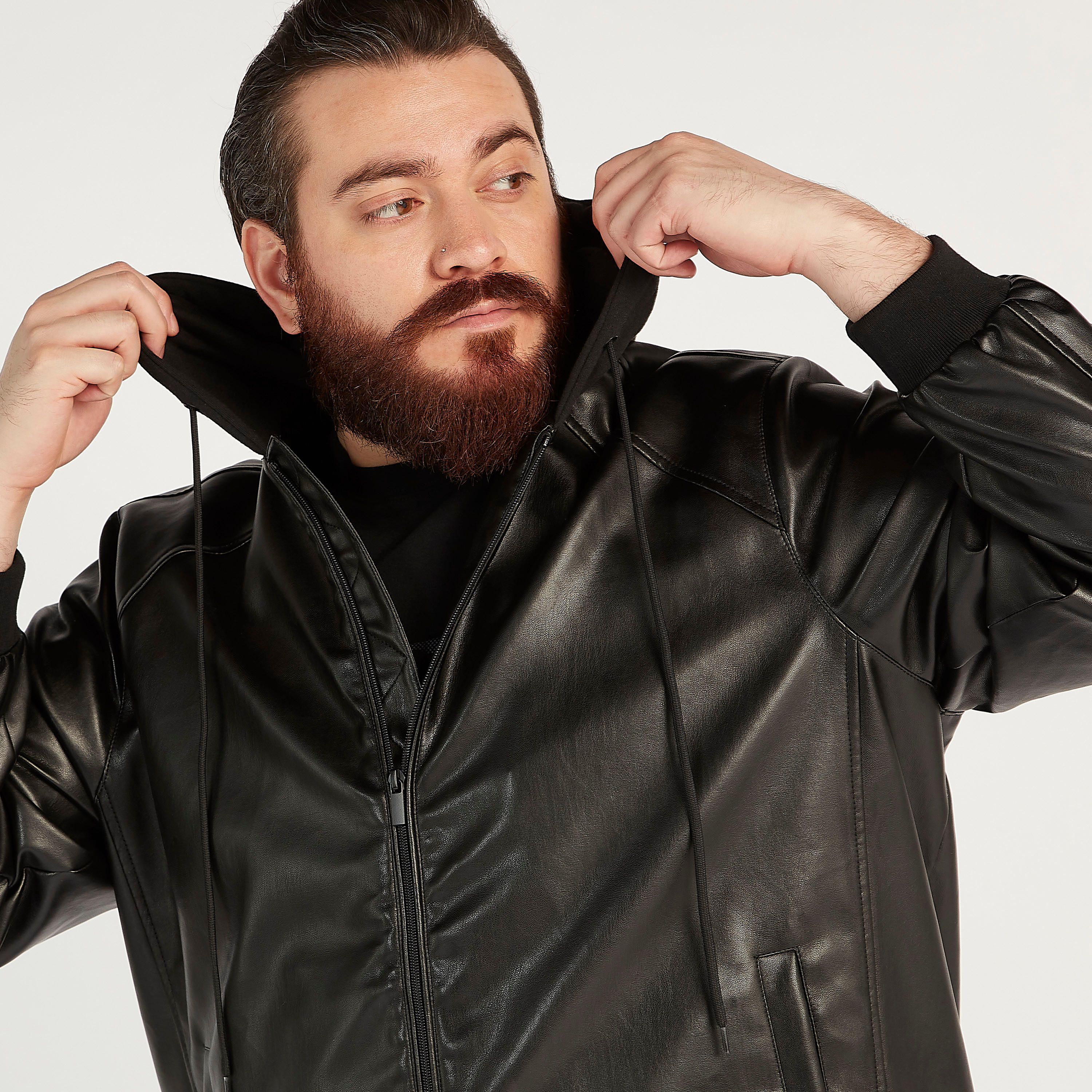 جاكيت سادة بقبّعة وجيوب وأكمام طويلة-men-clothing-jacketsandblazers-jackets-image-4