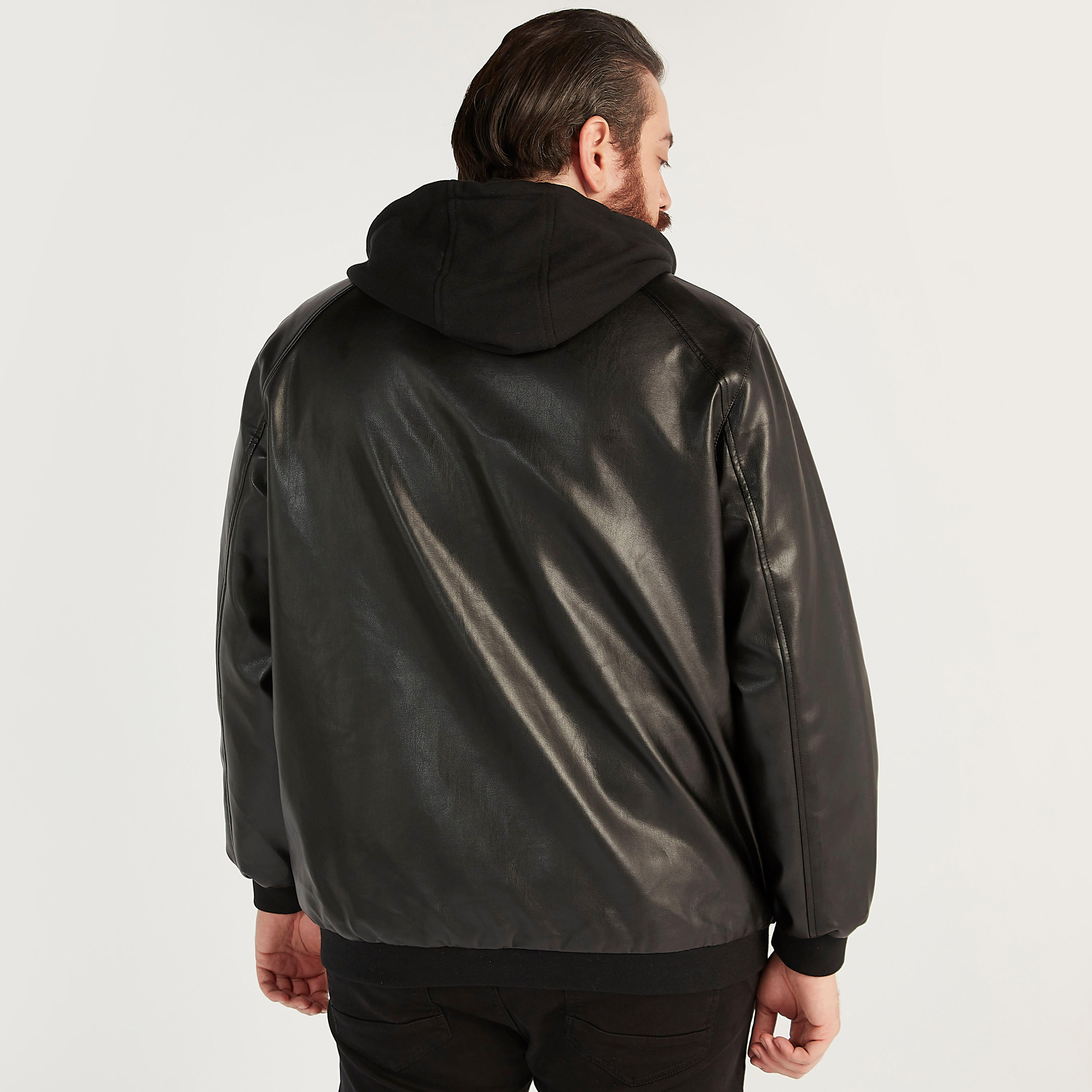 جاكيت سادة بقبّعة وجيوب وأكمام طويلة-men-clothing-jacketsandblazers-jackets-image-3