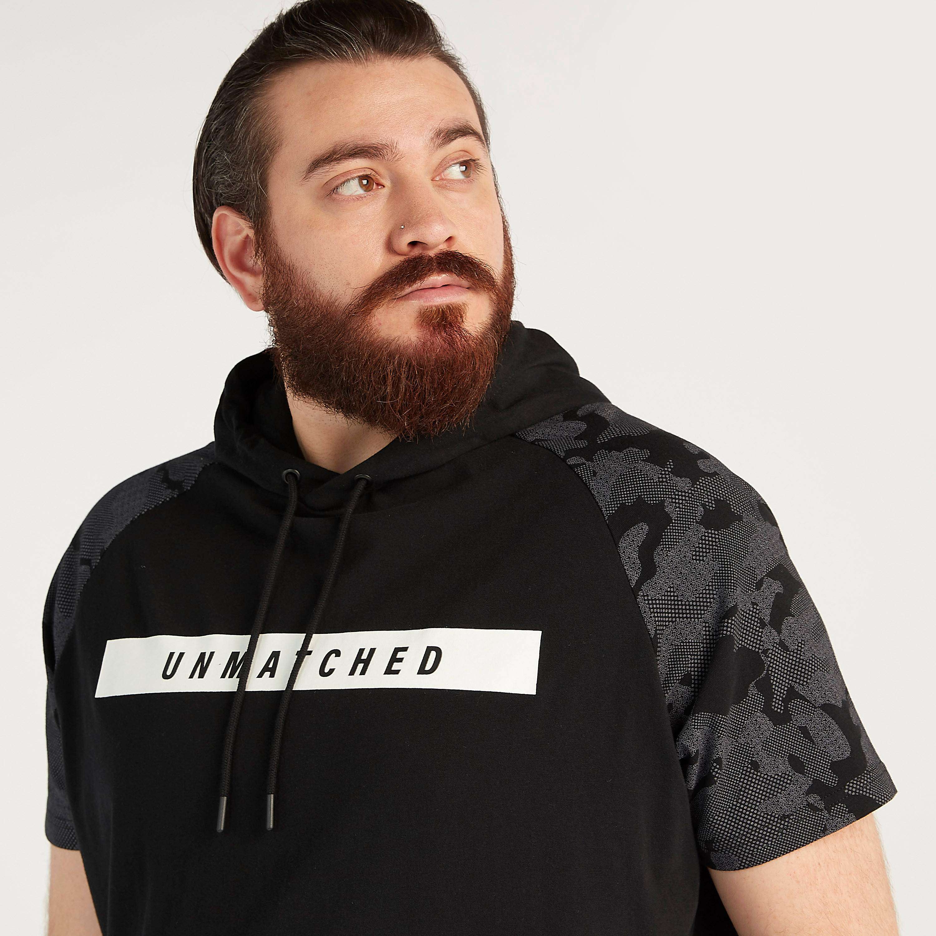 هودي مستدام بطبعات وأكمام قصيرة مغايرة-men-winterwear-hoodiesandsweatshirts-image-3