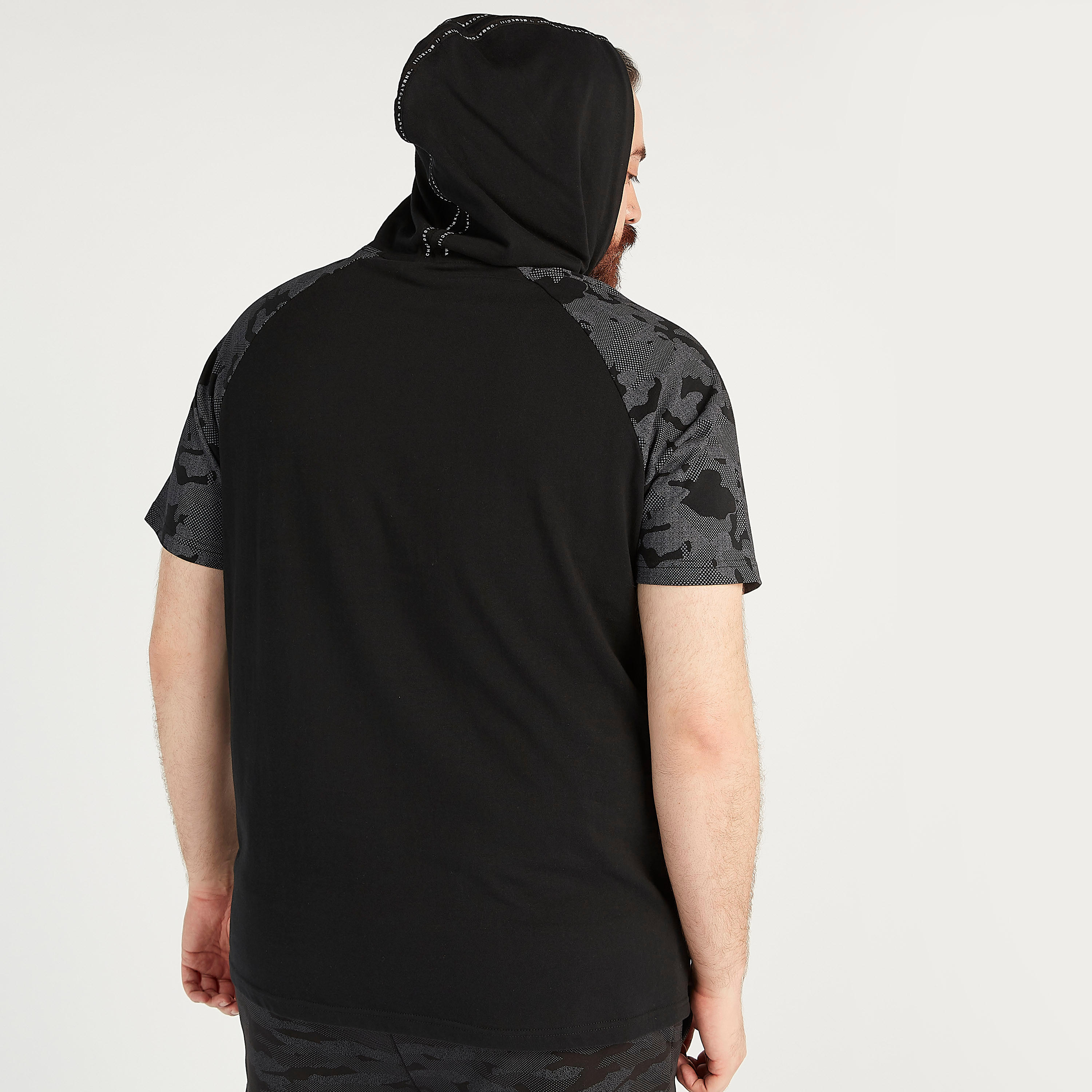 هودي مستدام بطبعات وأكمام قصيرة مغايرة-men-winterwear-hoodiesandsweatshirts-image-4