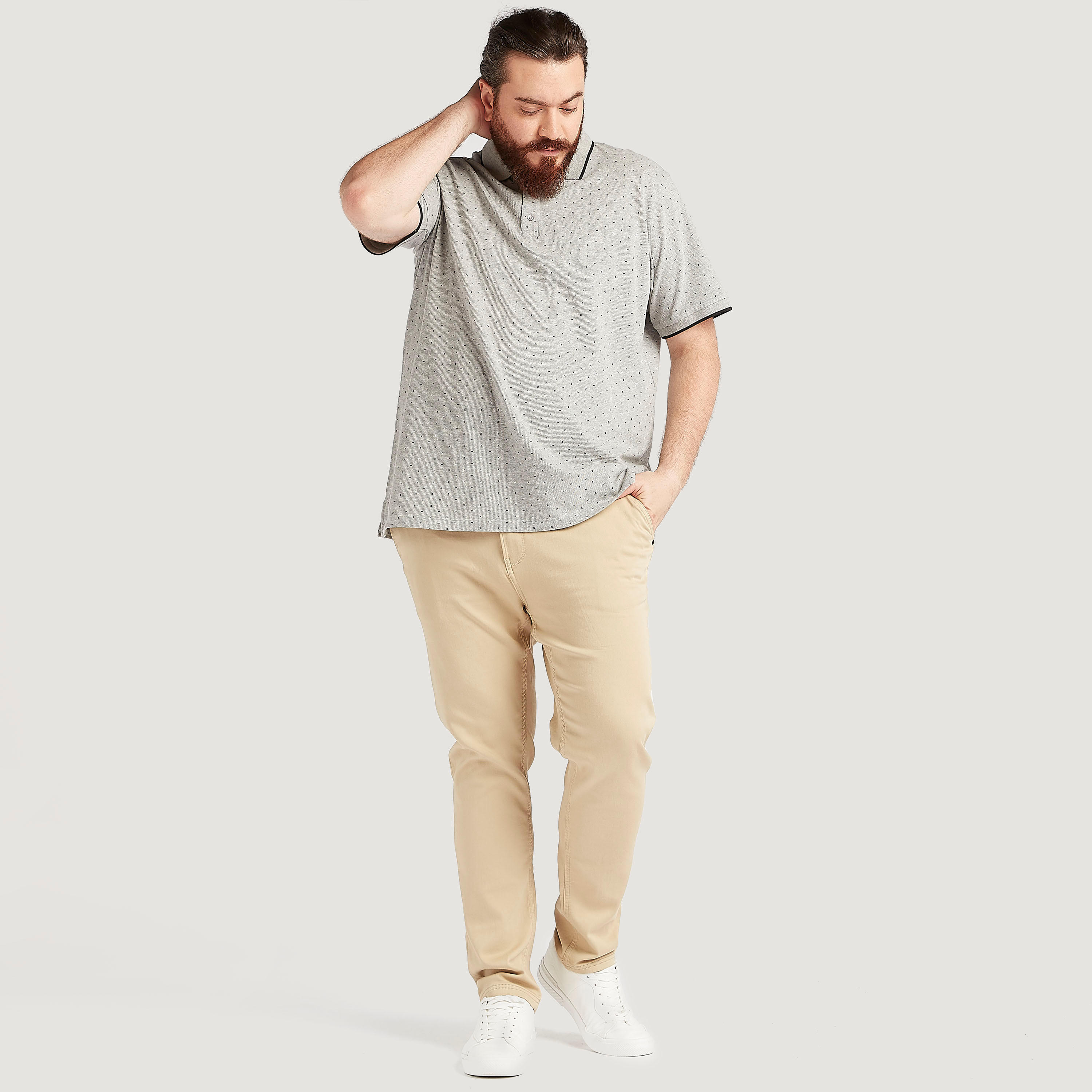 تيشيرت بولو مستدام بأكمام قصيرة وتفاصيل خيوط بارزة وطبعات-men-clothing-tshirtsandpolos-polos-image-2