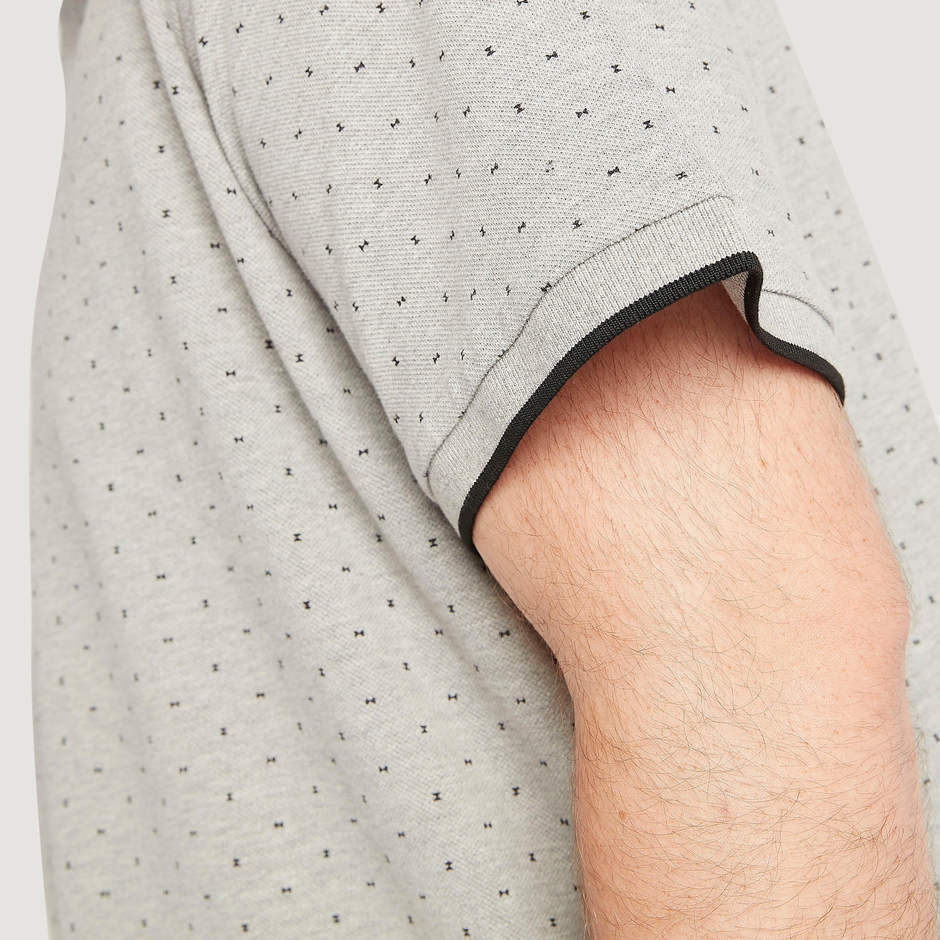 تيشيرت بولو مستدام بأكمام قصيرة وتفاصيل خيوط بارزة وطبعات-men-clothing-tshirtsandpolos-polos-image-3
