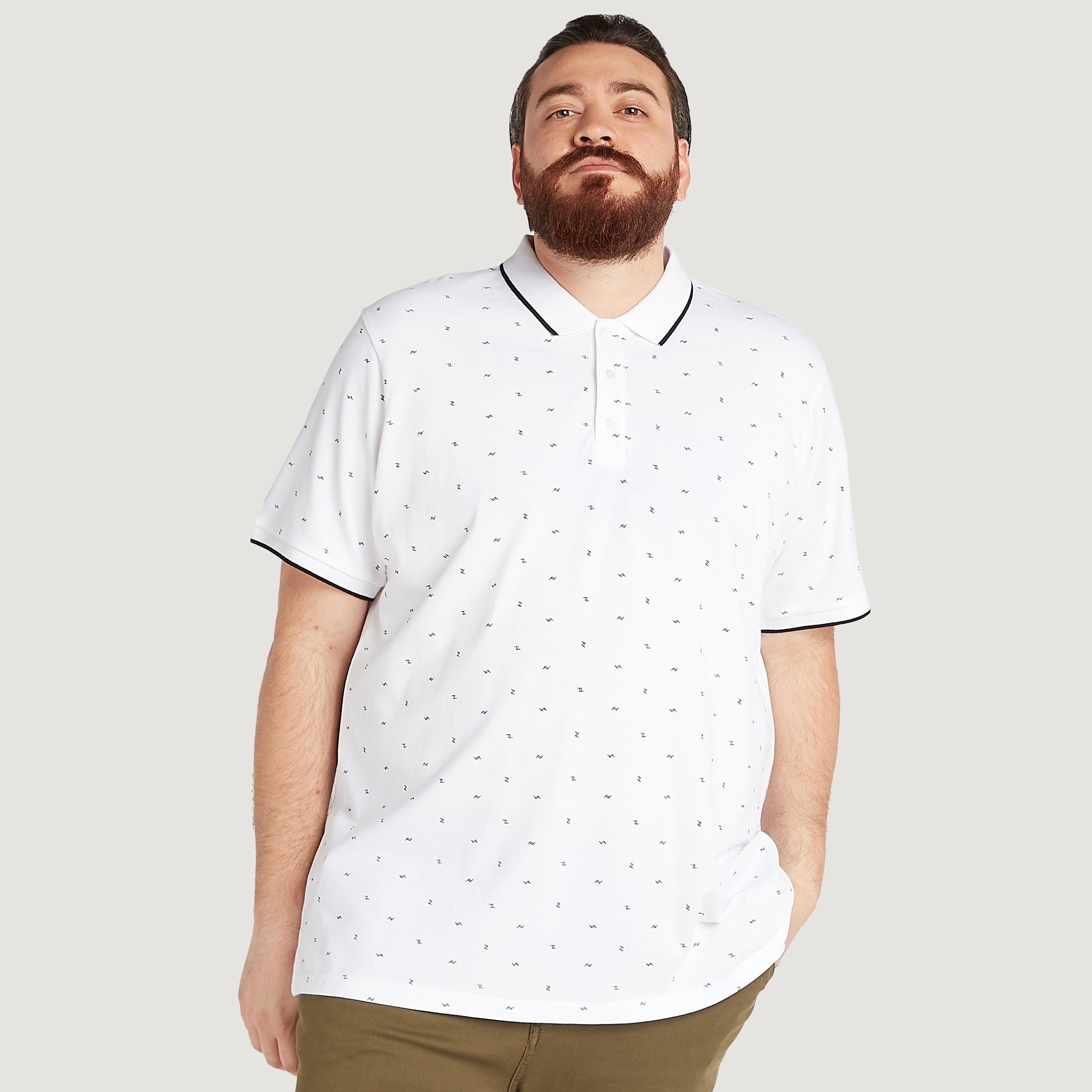 تيشيرت بولو مستدام بطبعات وتفاصيل خيوط بارزة متباينة-men-clothing-tshirtsandpolos-polos-image-1