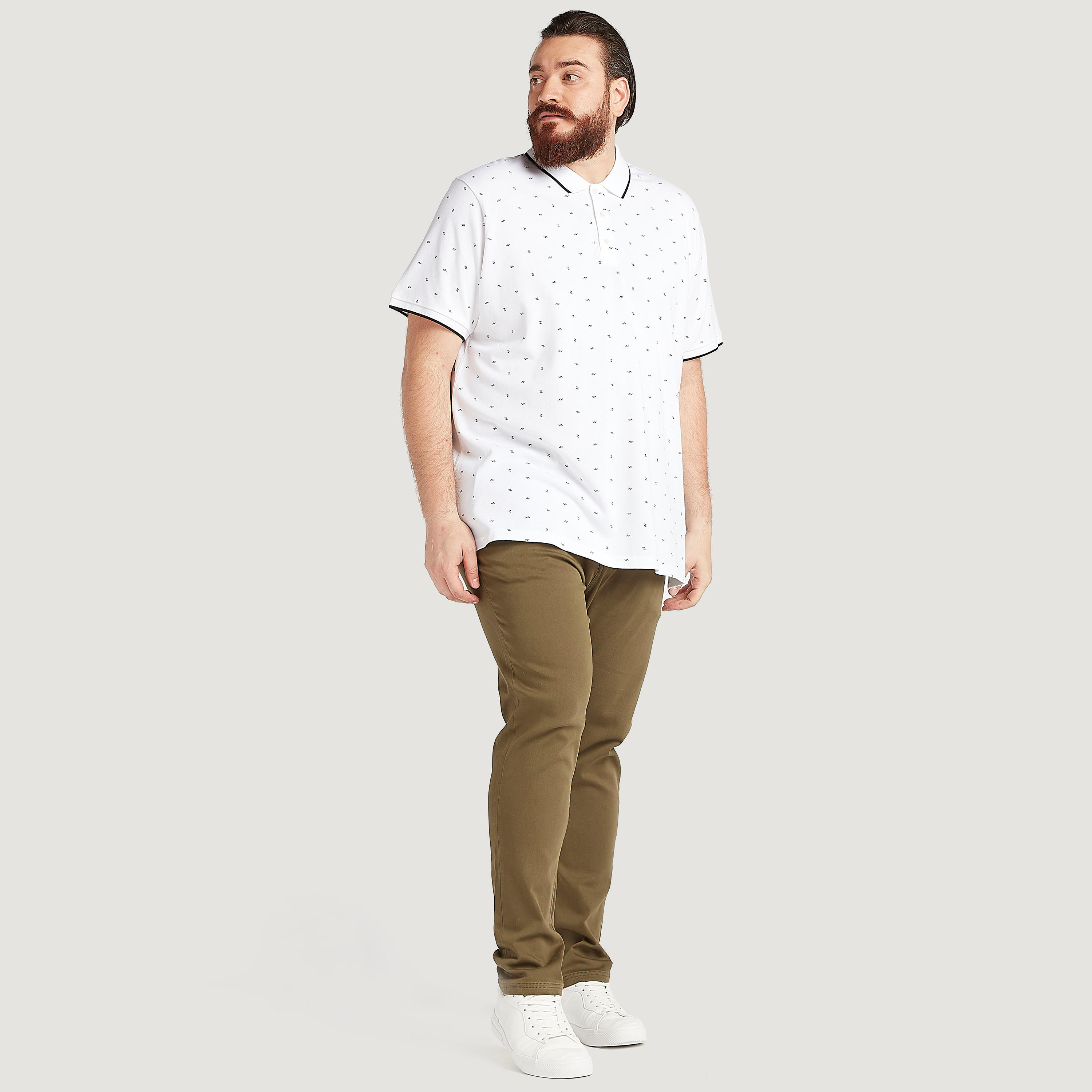 تيشيرت بولو مستدام بطبعات وتفاصيل خيوط بارزة متباينة-men-clothing-tshirtsandpolos-polos-image-2