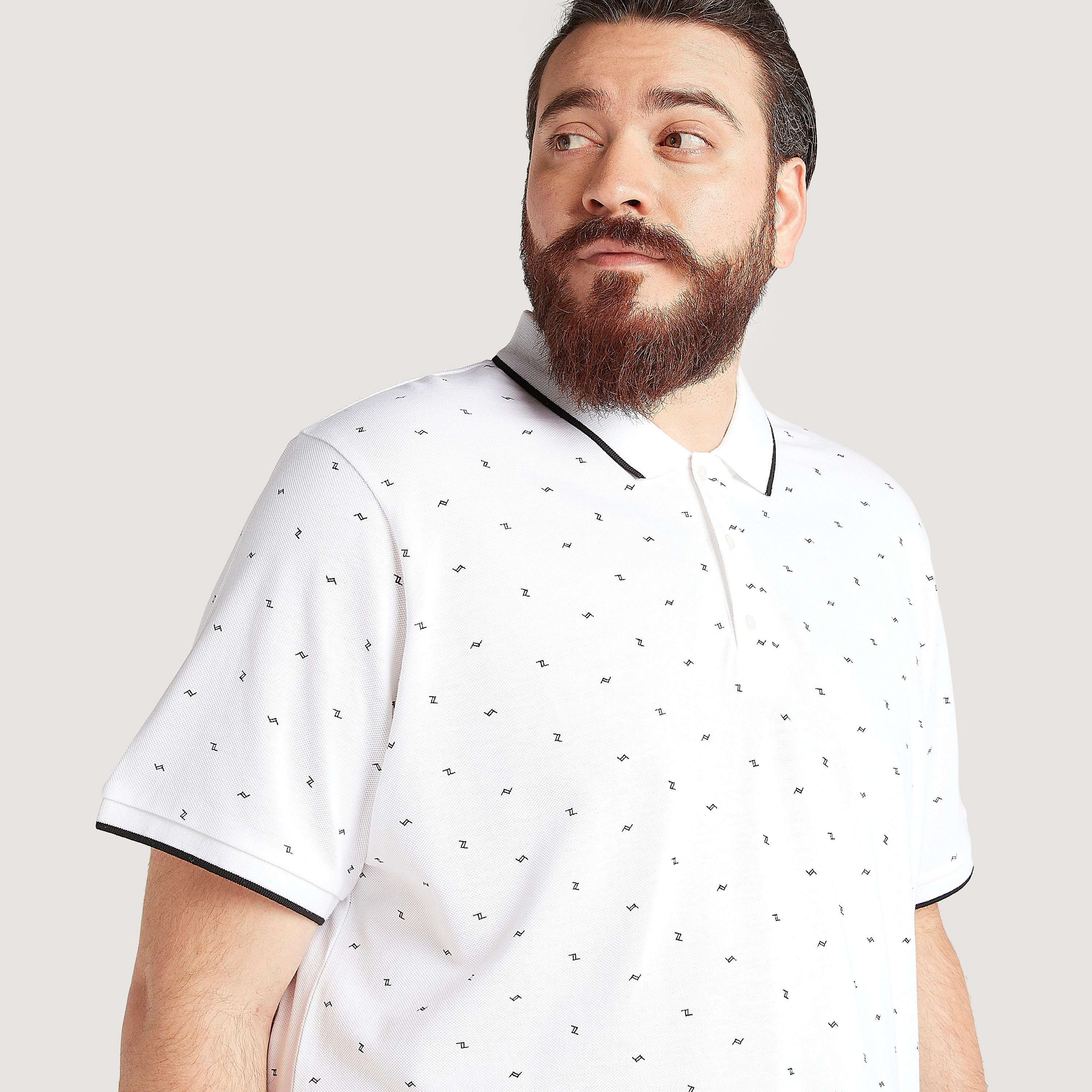 تيشيرت بولو مستدام بطبعات وتفاصيل خيوط بارزة متباينة-men-clothing-tshirtsandpolos-polos-image-3