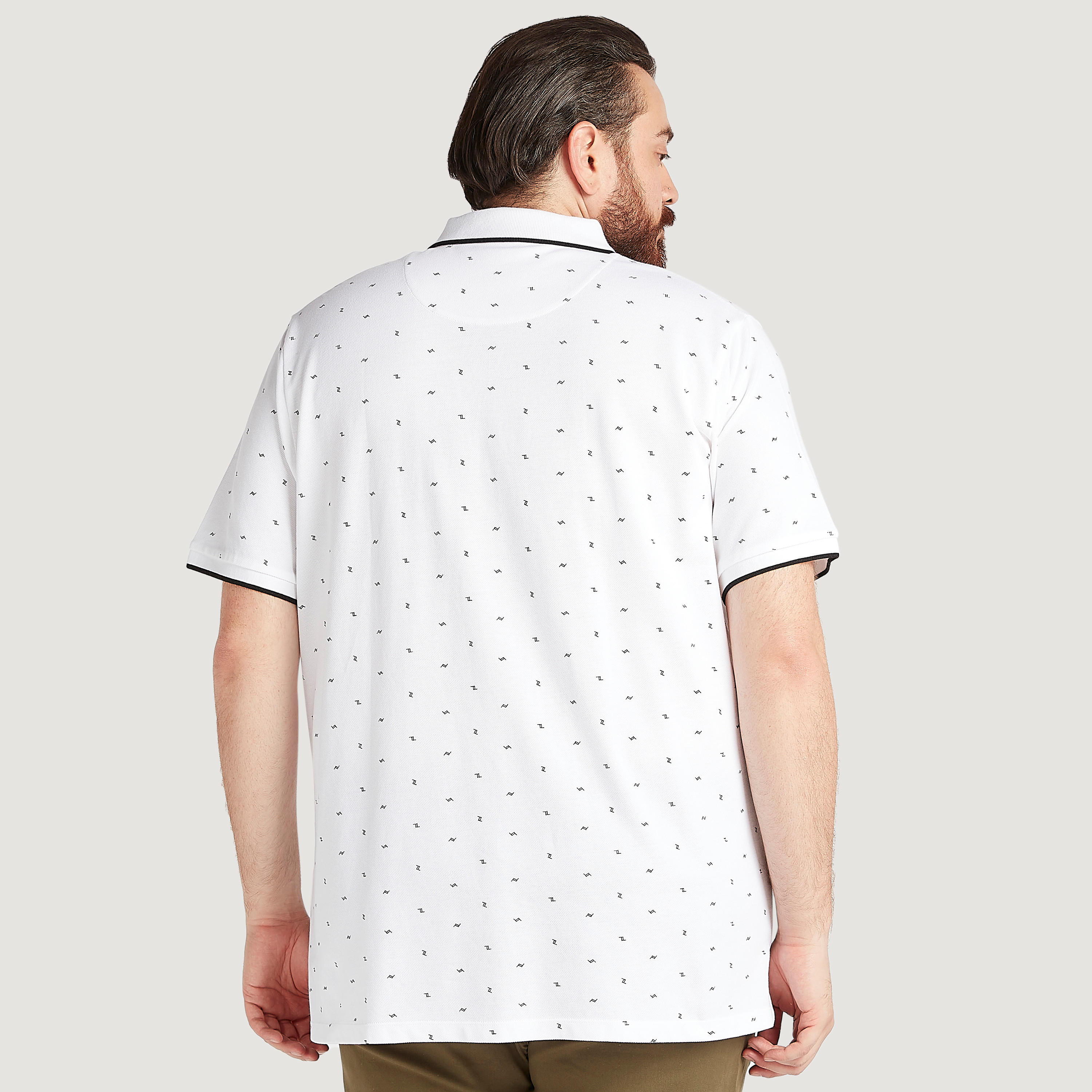تيشيرت بولو مستدام بطبعات وتفاصيل خيوط بارزة متباينة-men-clothing-tshirtsandpolos-polos-image-4