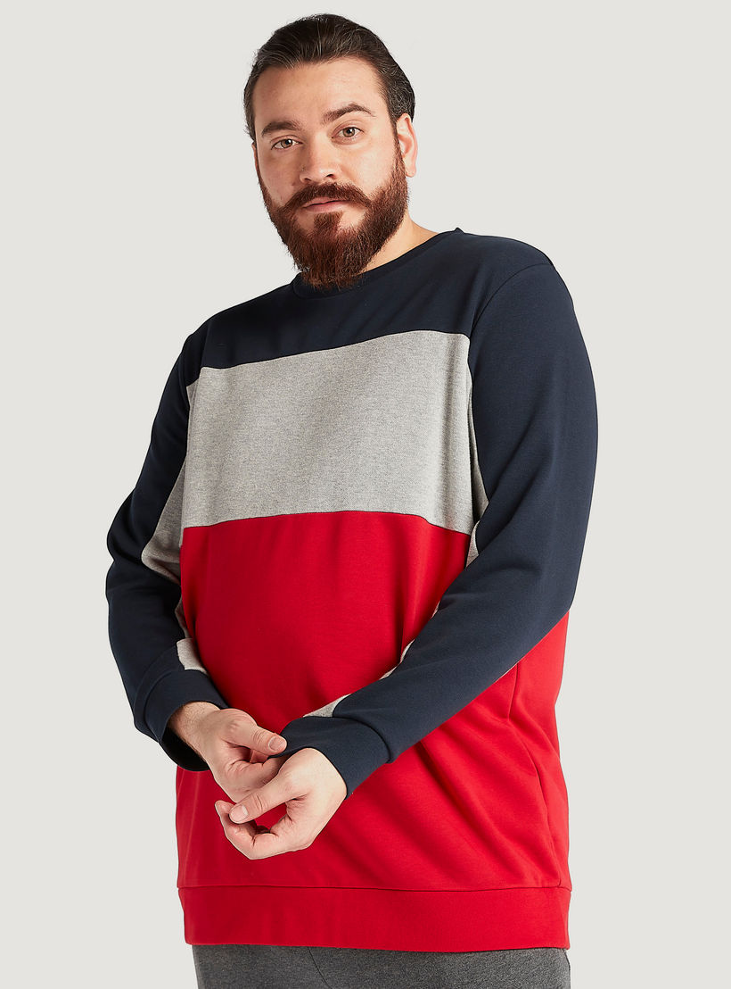 سويت شيرت بتصاميم مغايرة وأكمام طويلة وياقة ضيّقة-men-winterwear-hoodiesandsweatshirts-image-1