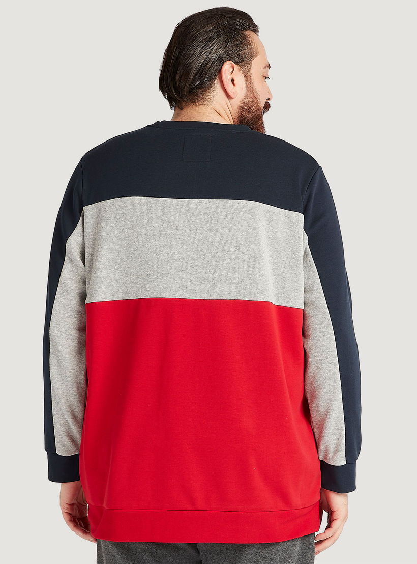 سويت شيرت بتصاميم مغايرة وأكمام طويلة وياقة ضيّقة-men-winterwear-hoodiesandsweatshirts-image-4