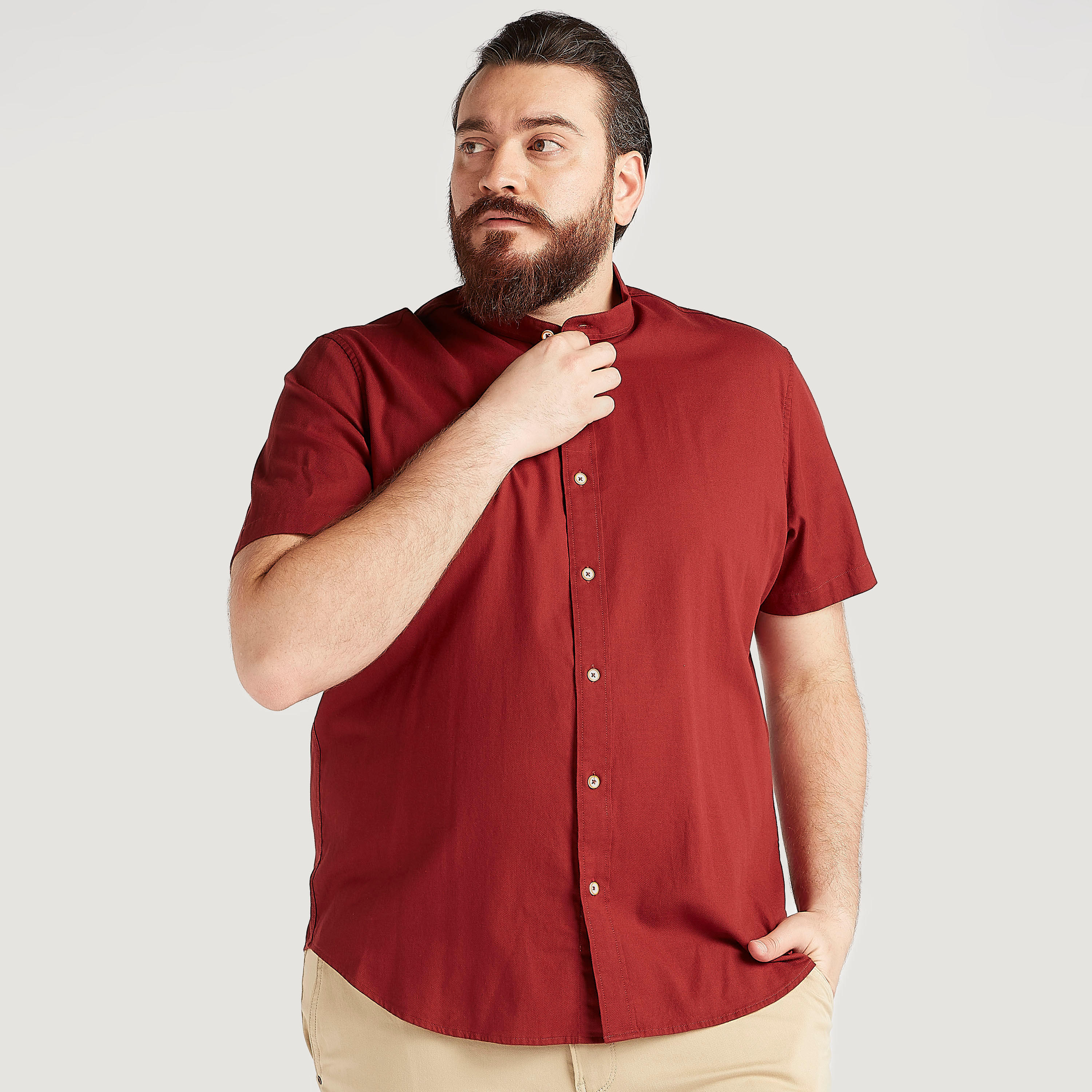 قميص بارز الملمس بياقة ماندارين وأكمام قصيرة-men-clothing-shirts-image-5
